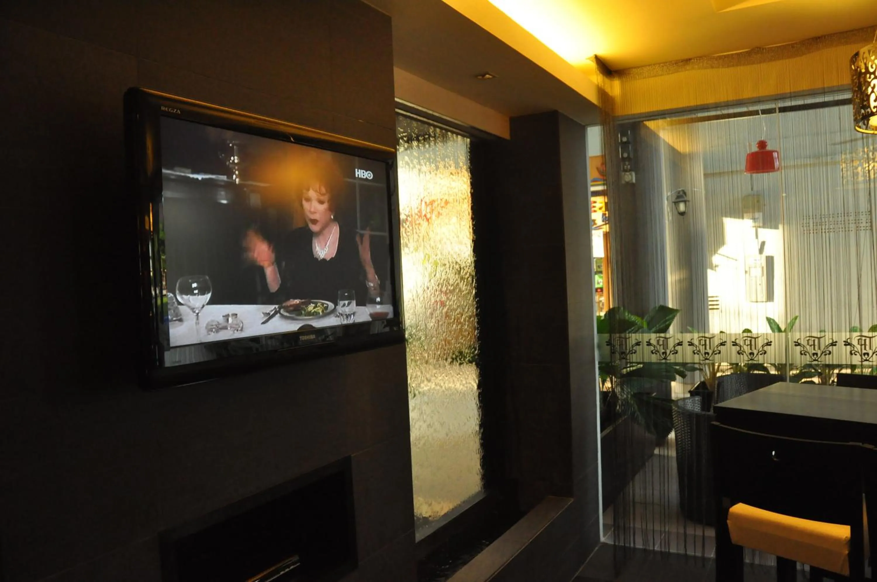 Restaurant/places to eat in Tat Place Hotel