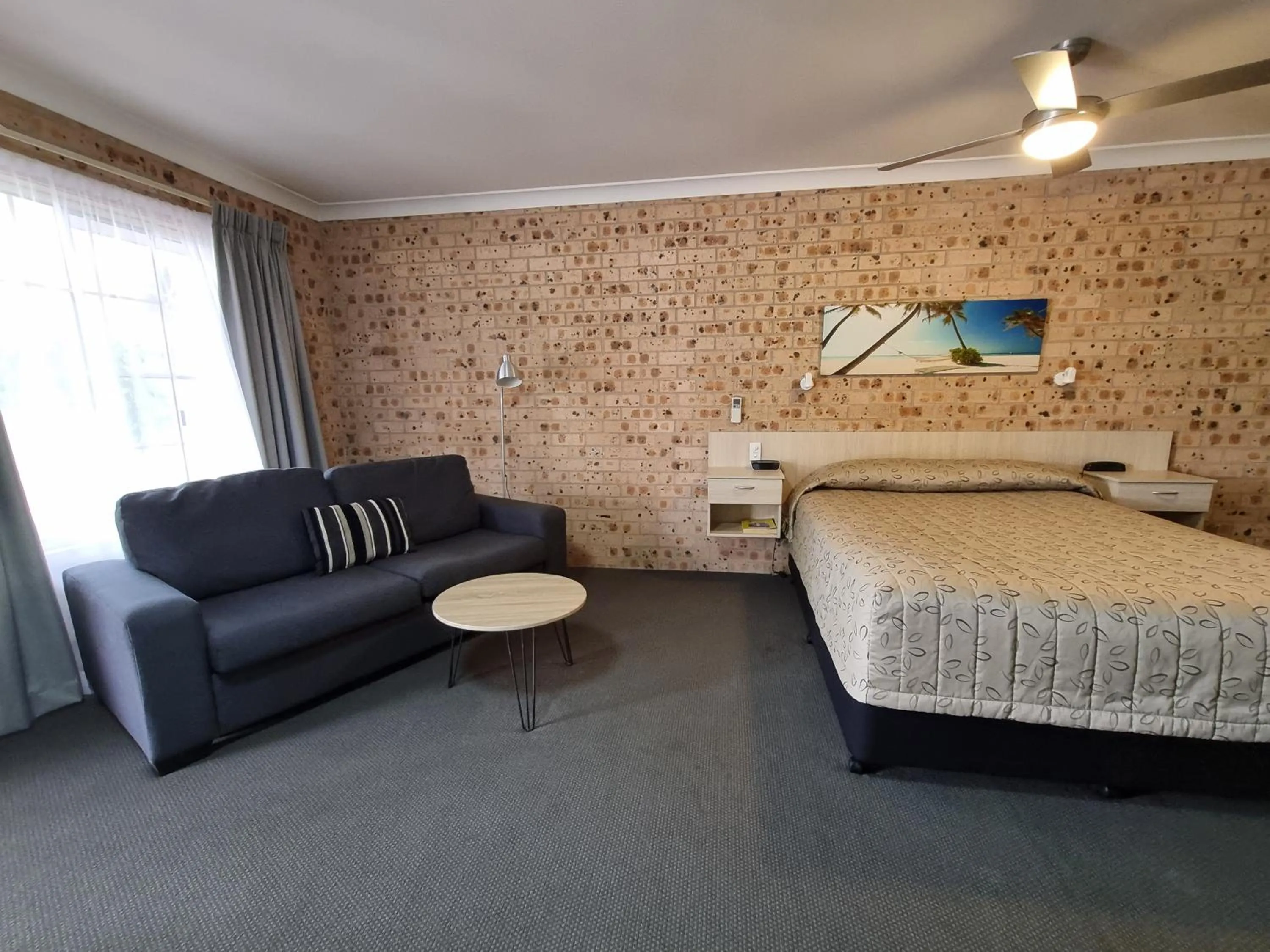 Bed in Cardiff Motor Inn