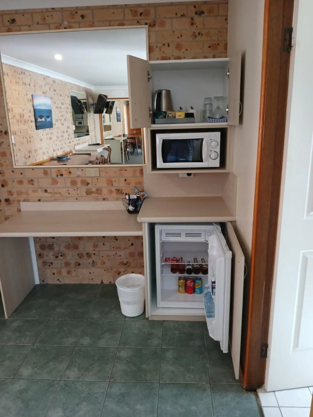 Kitchen or kitchenette in Cardiff Motor Inn