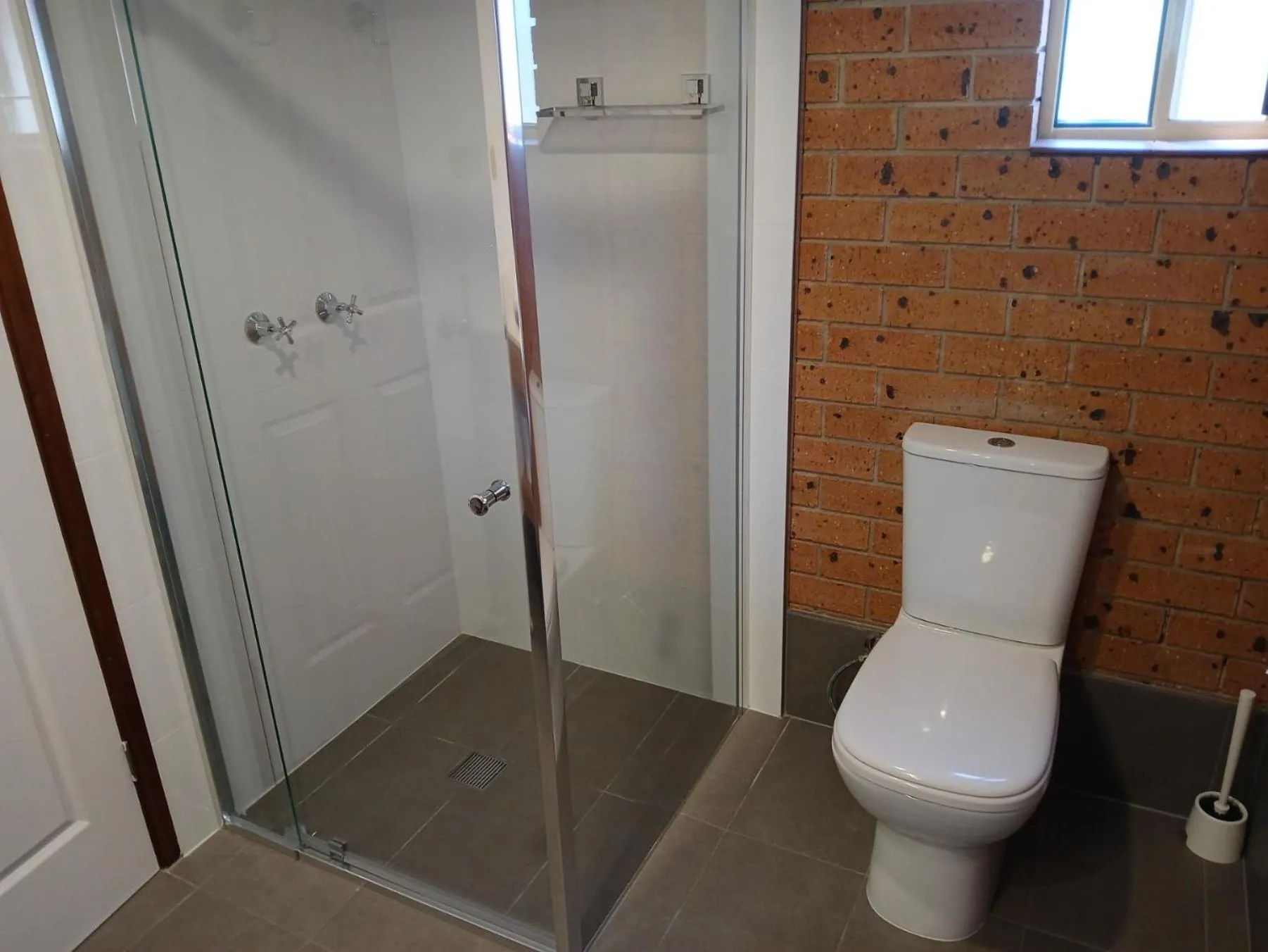 Shower in Cardiff Motor Inn