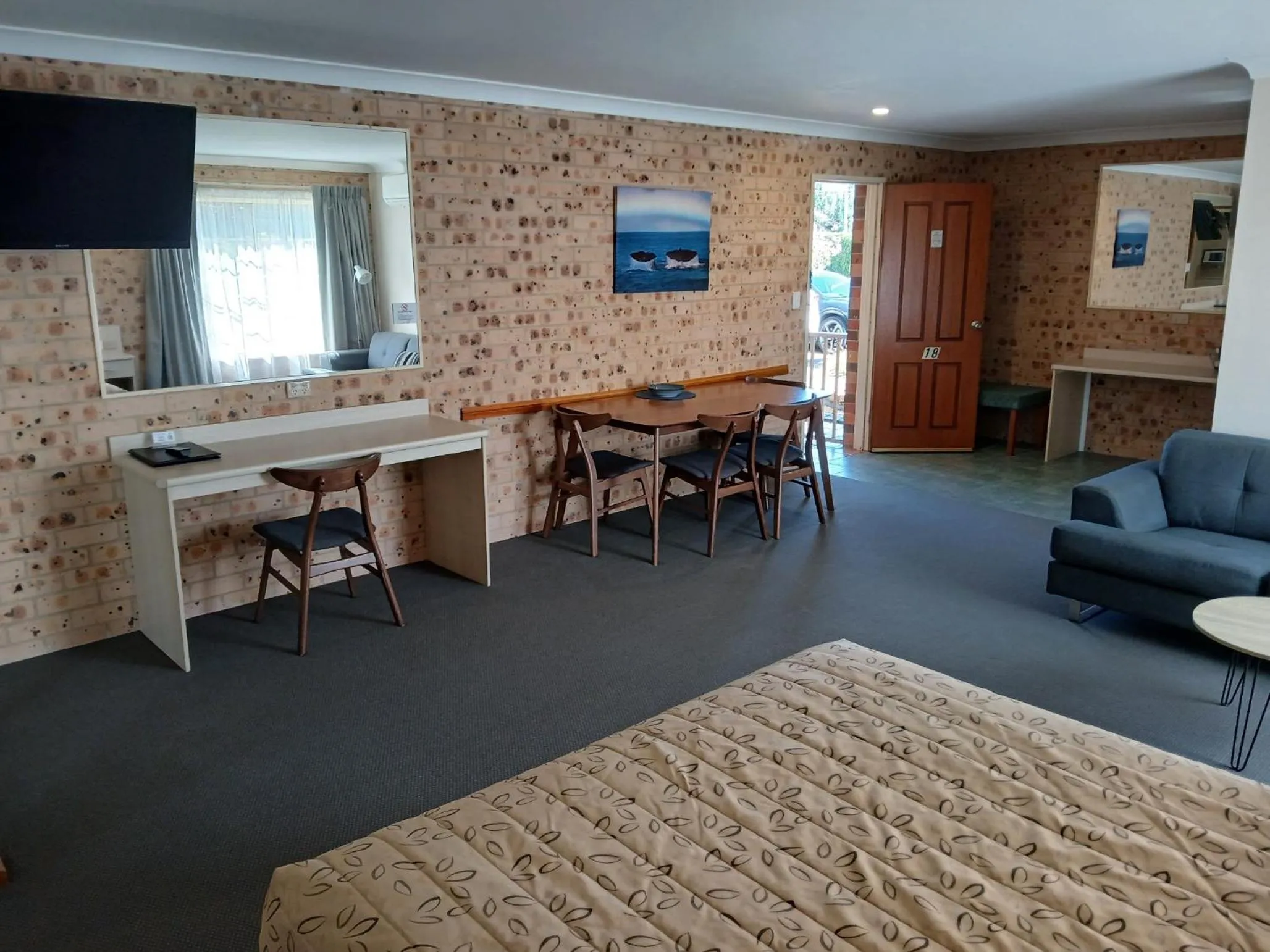 Bed in Cardiff Motor Inn