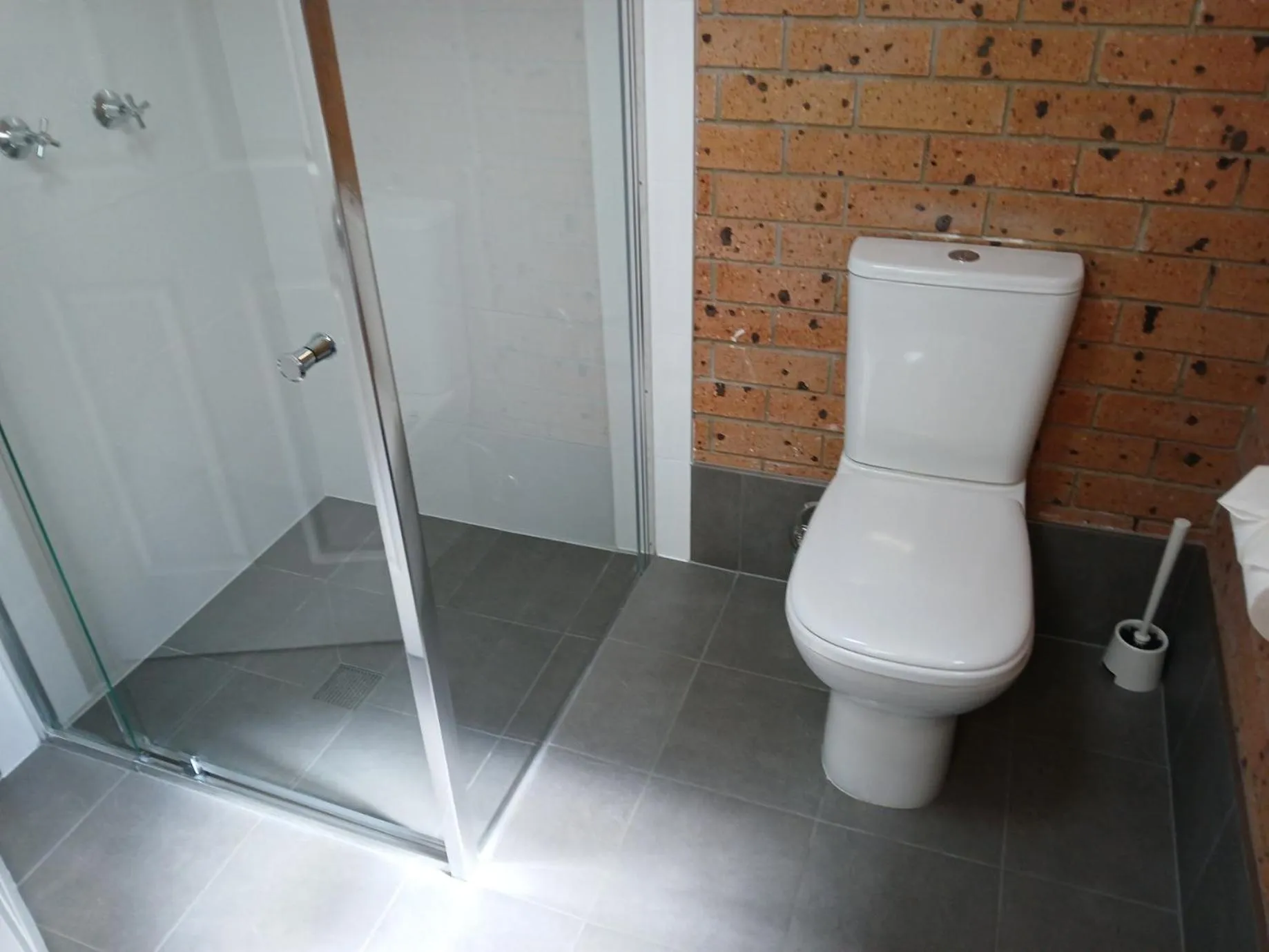 Shower in Cardiff Motor Inn