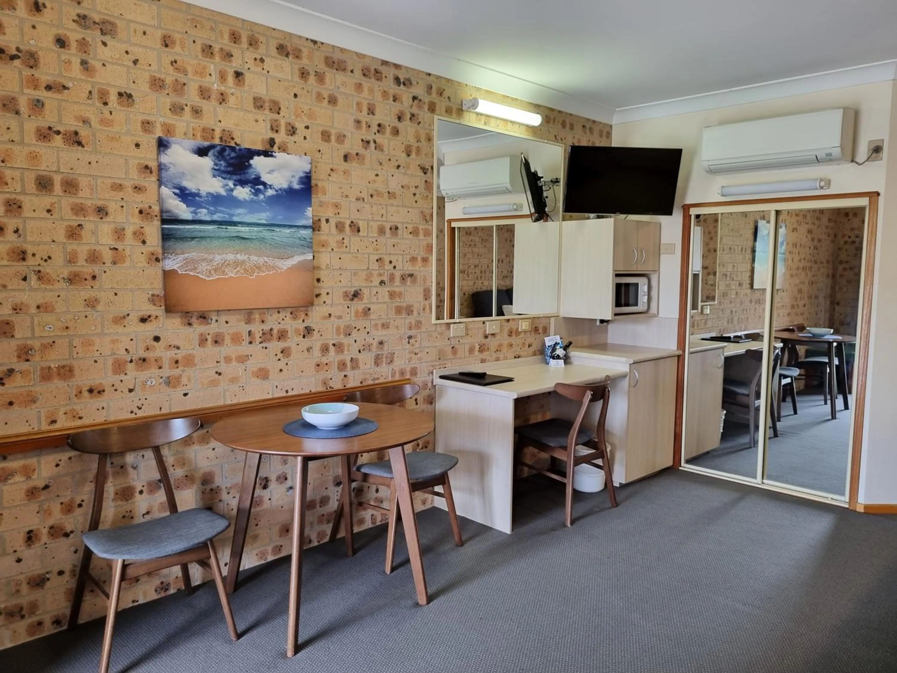 TV and multimedia in Cardiff Motor Inn