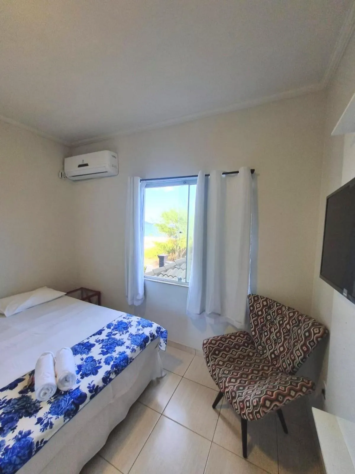 Photo of the whole room, Bed in Terra Nova Cabo Frio Front Beach