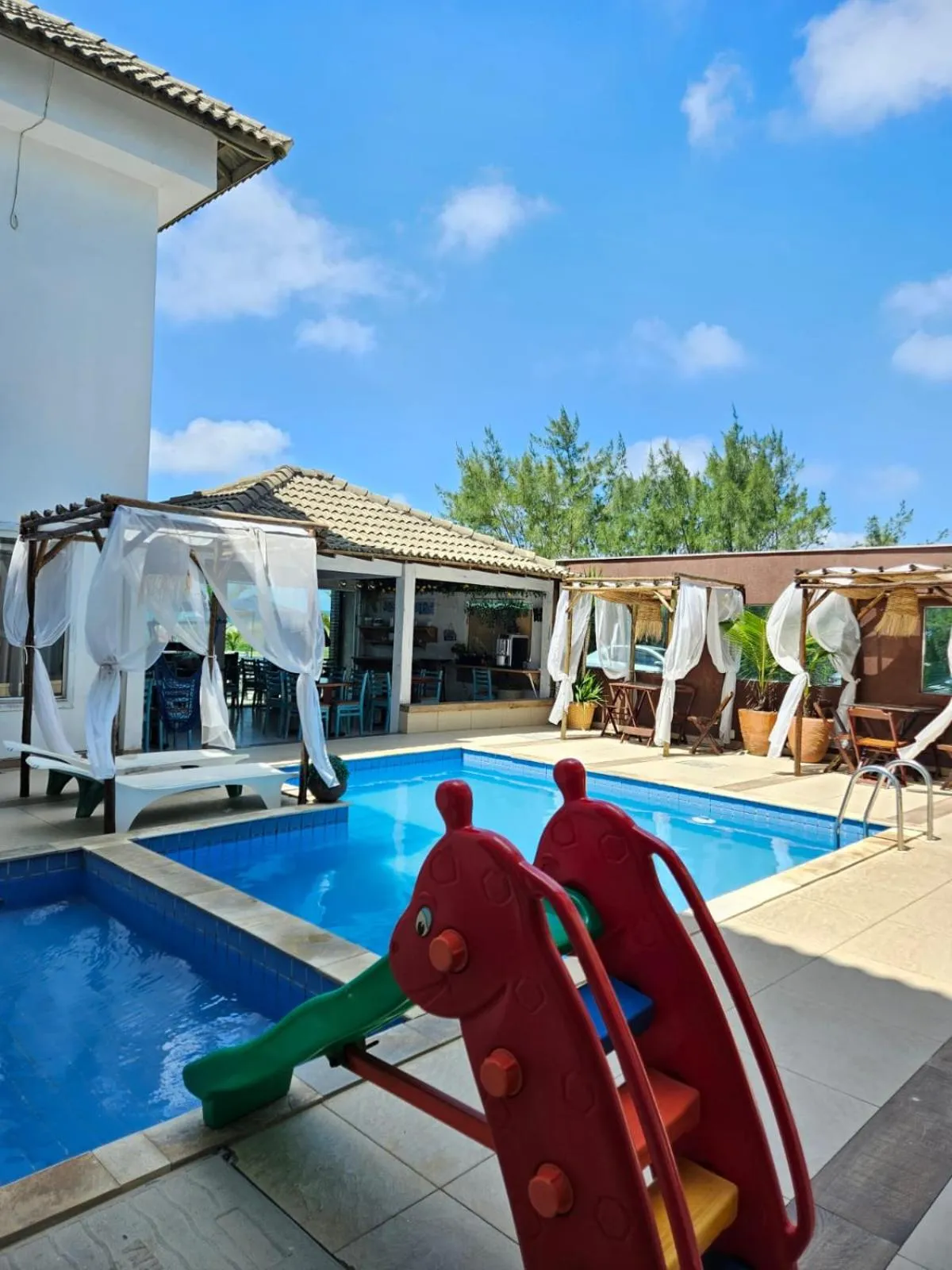 Swimming pool in Terra Nova Cabo Frio Front Beach