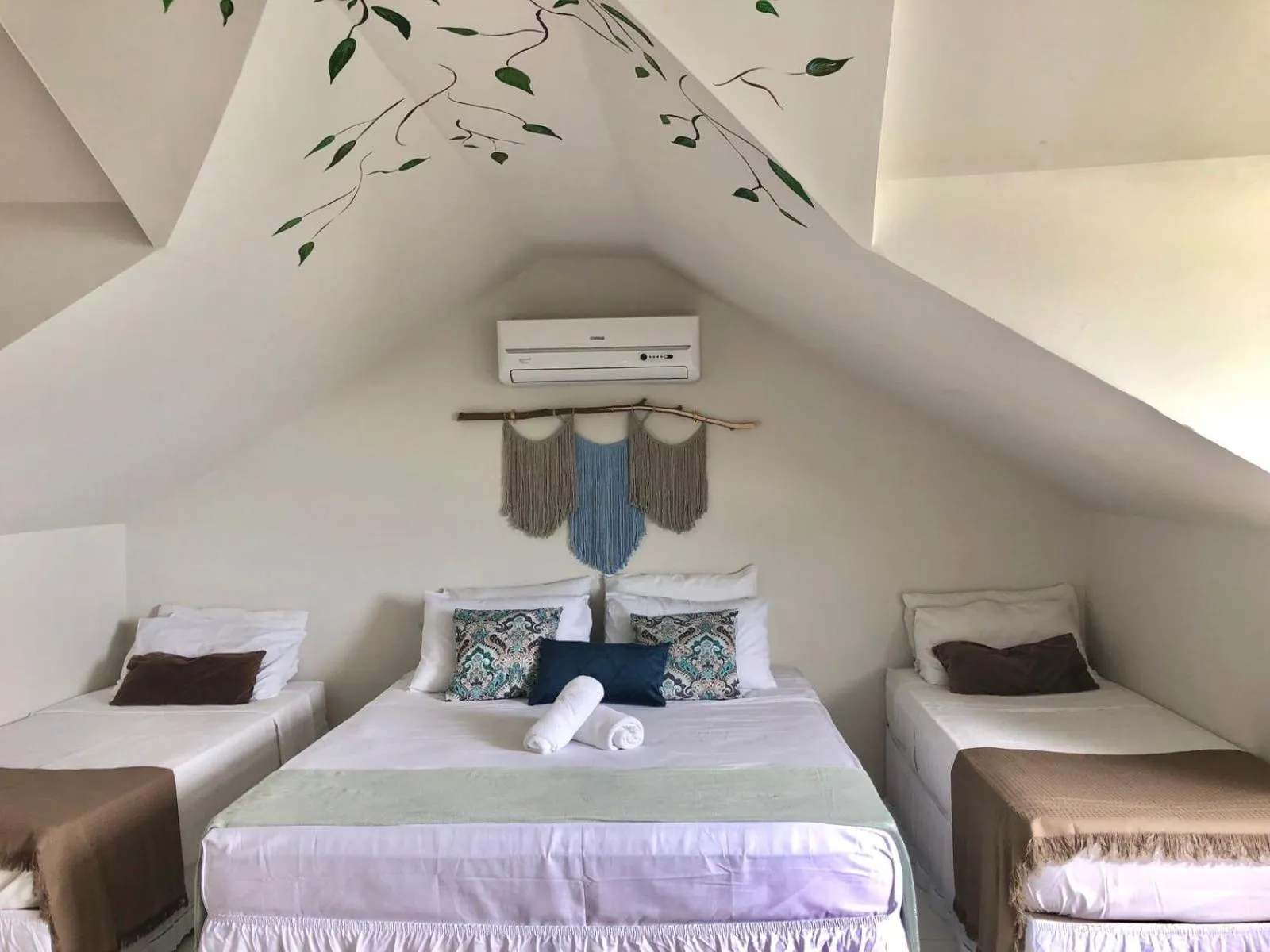 Photo of the whole room, Bed in Terra Nova Cabo Frio Front Beach