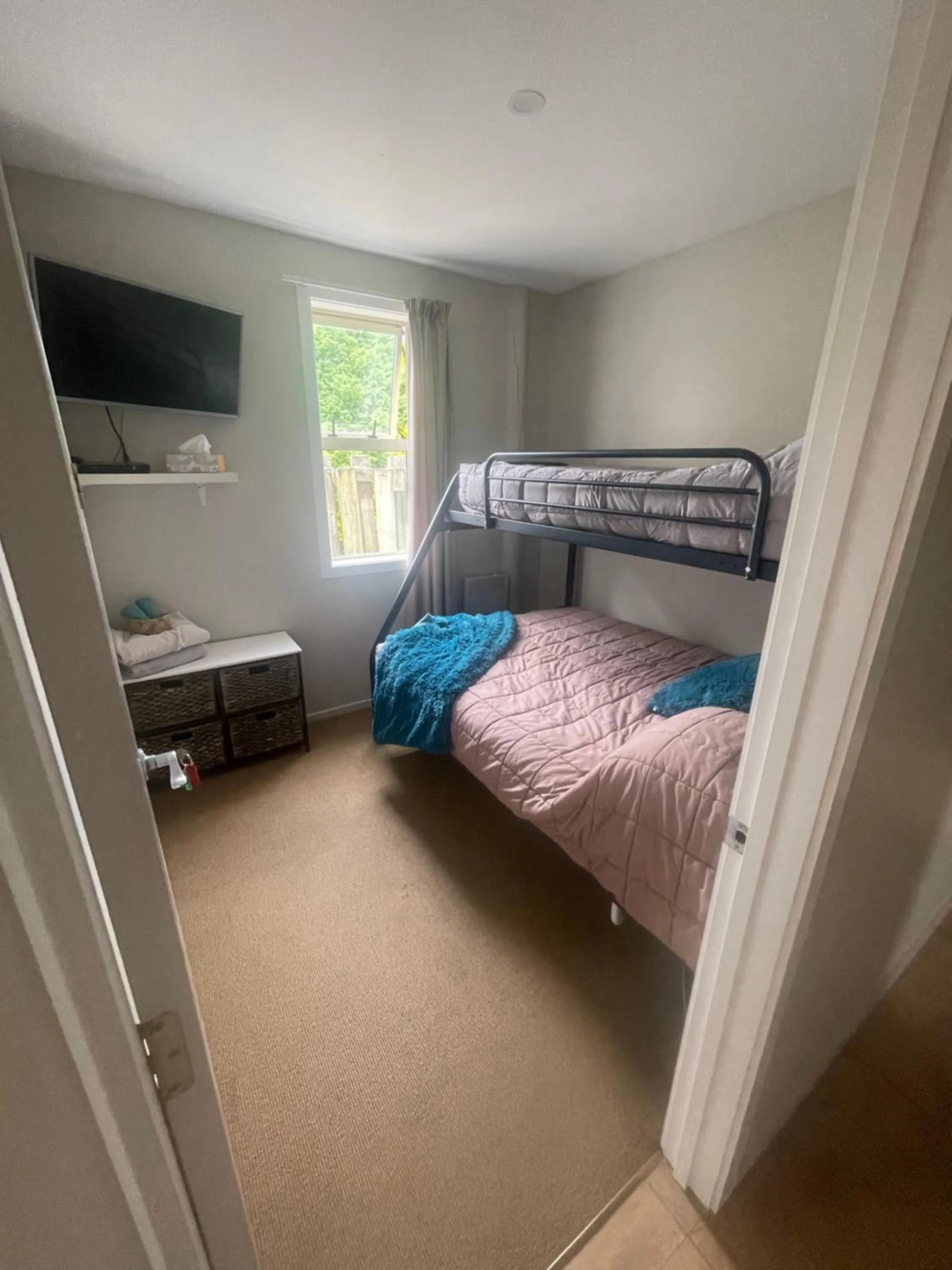 Bed in Springfield Motel and Lodge