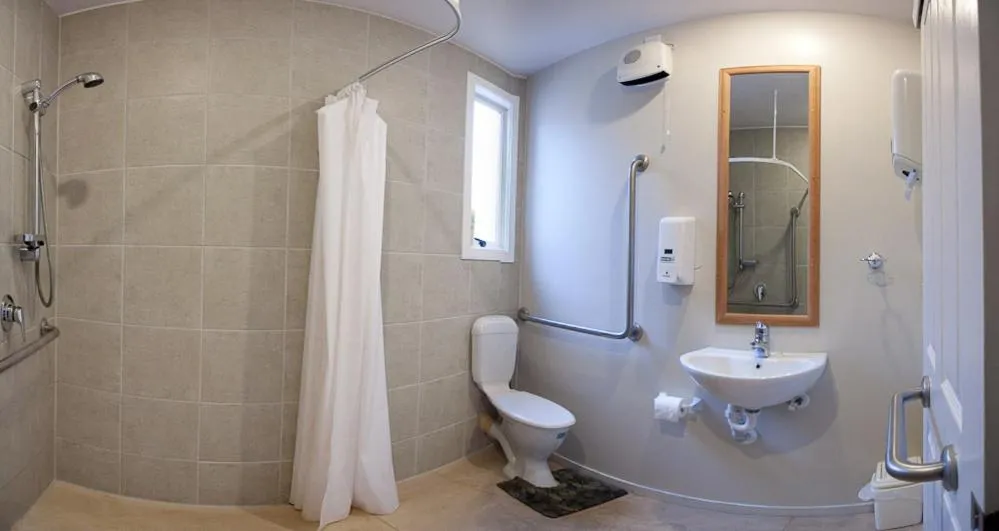 Bathroom in Springfield Motel and Lodge