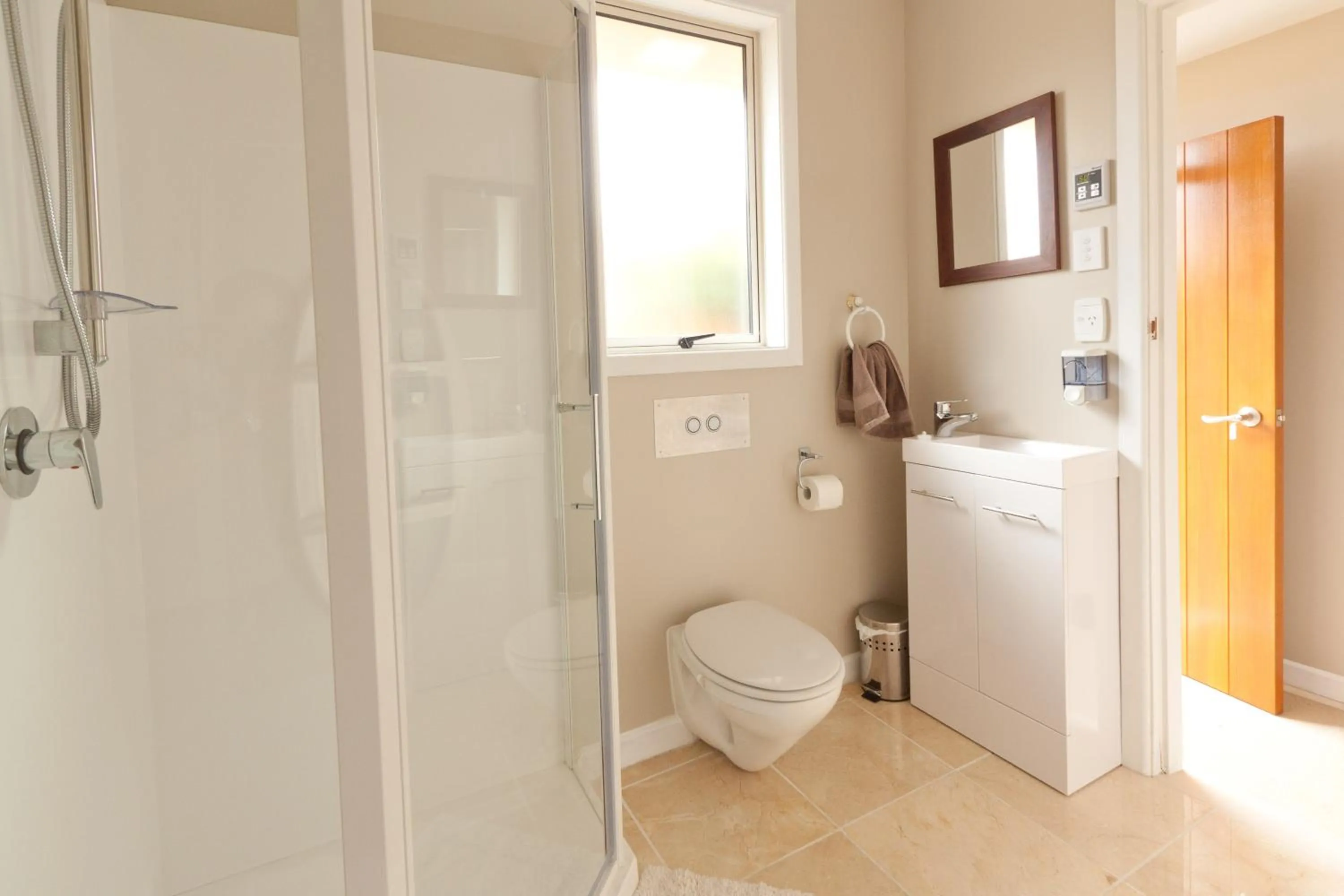 Bathroom in Springfield Motel and Lodge