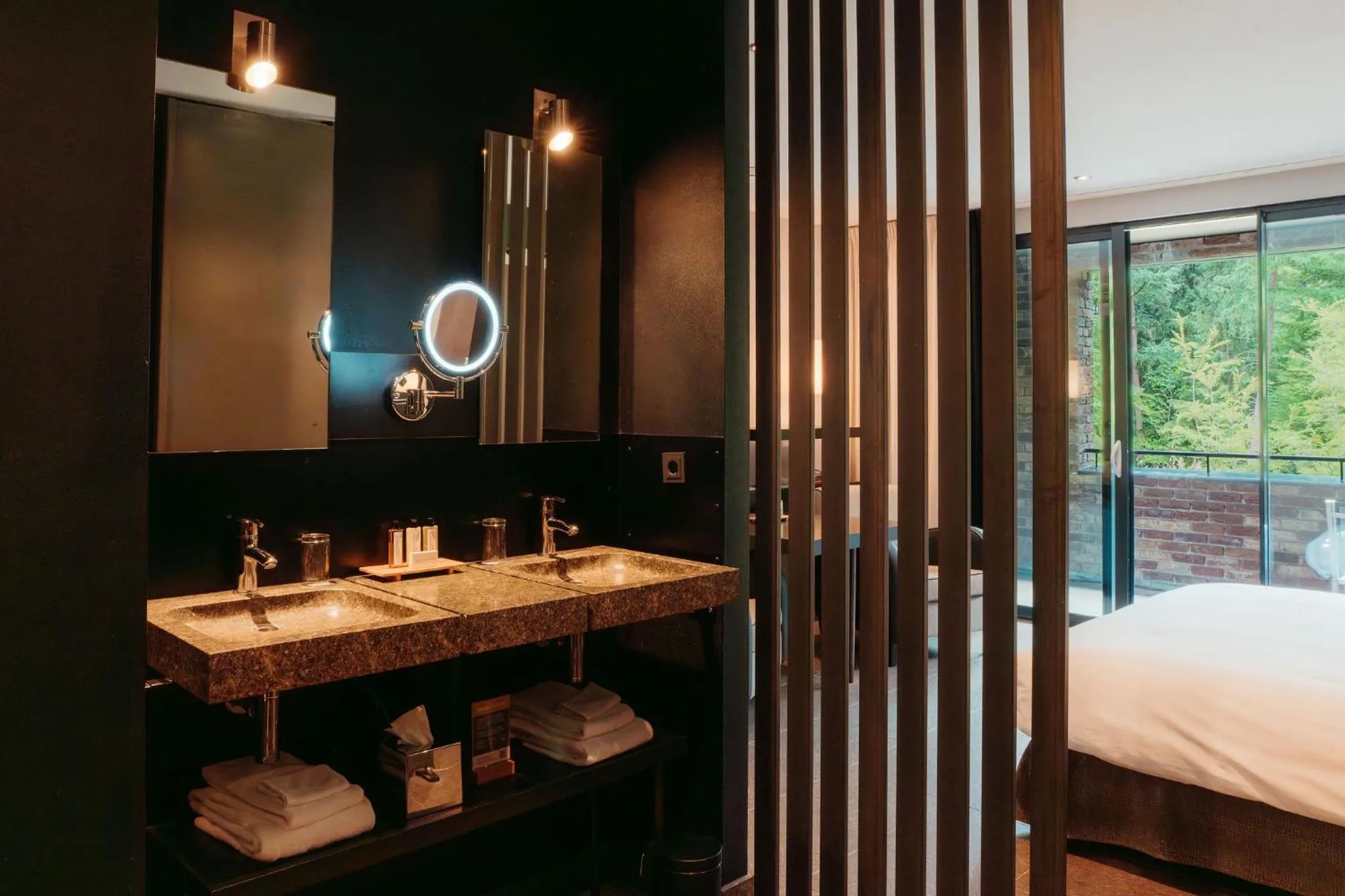 Bathroom, Bed in Hotel Gastronomique de Echoput