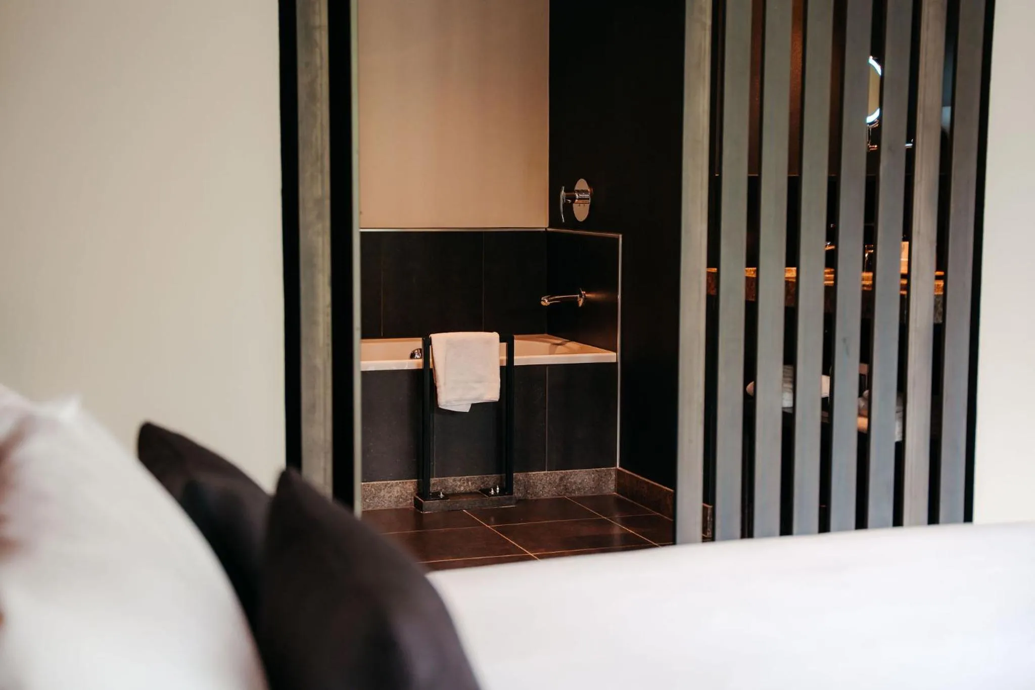 Bathroom, Bed in Hotel Gastronomique de Echoput