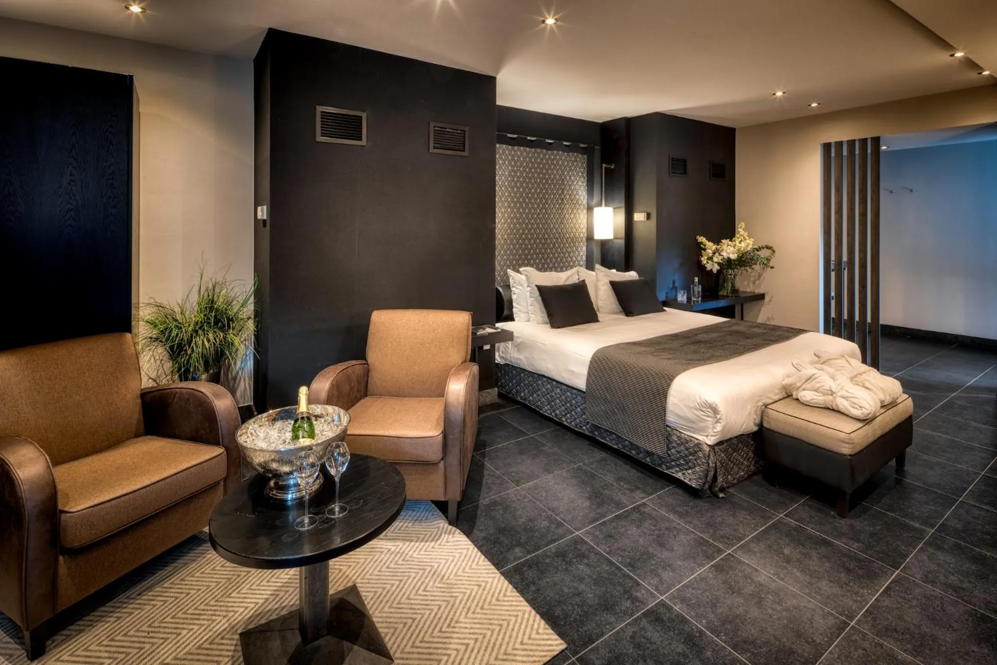 Bed in Hotel Gastronomique de Echoput