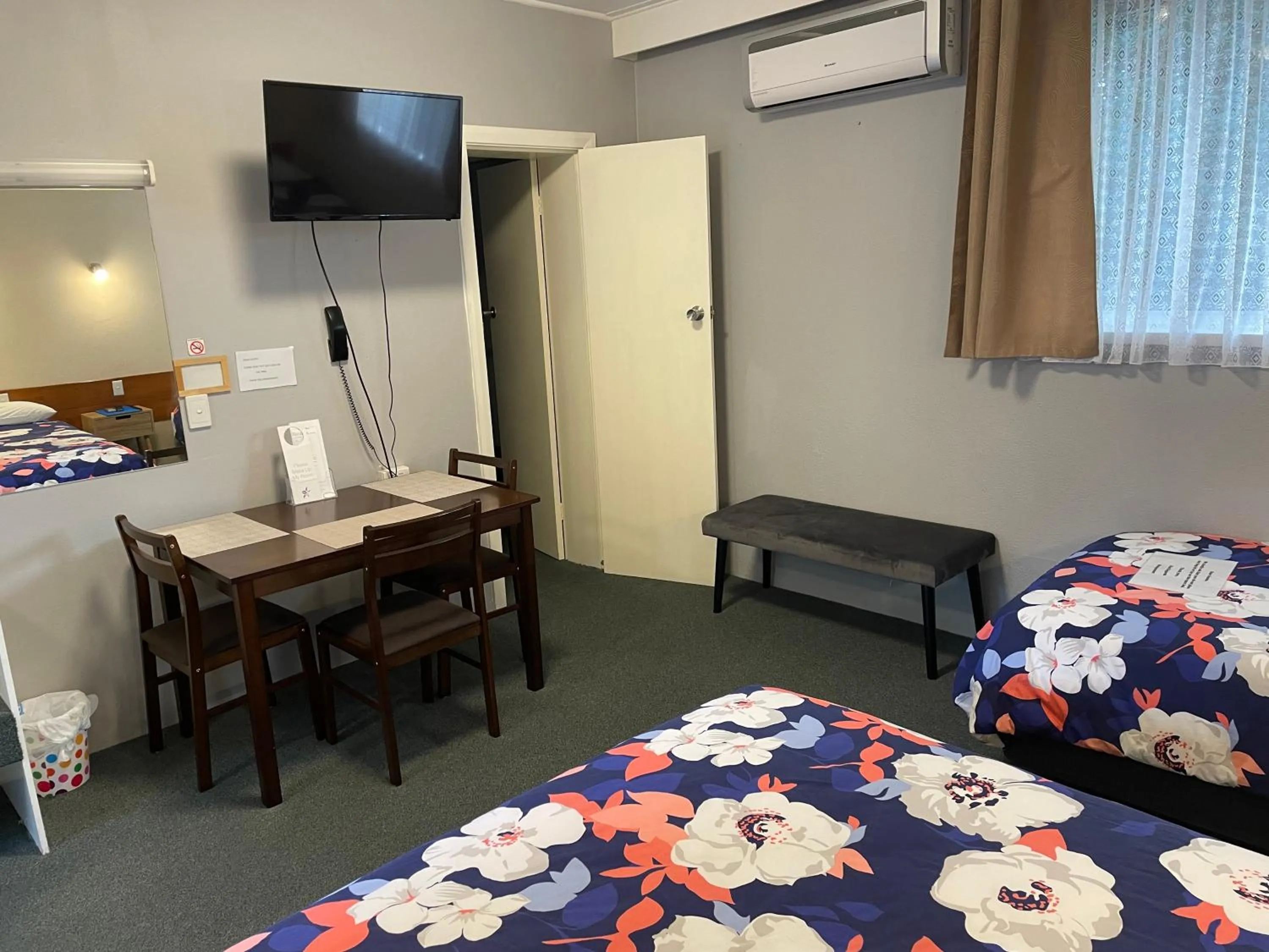 Bed in Camperdown Cascade Motel