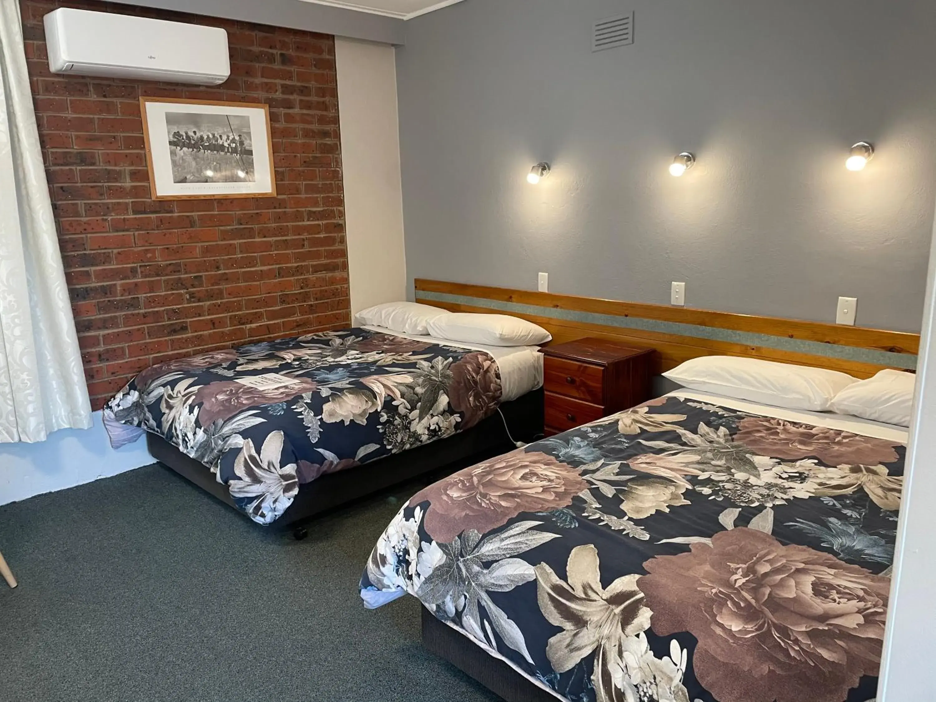 Standard Double Room with Two Double Beds in Camperdown Cascade Motel Standard Double Room with Two Double Beds in Camperdown Cascade Motel