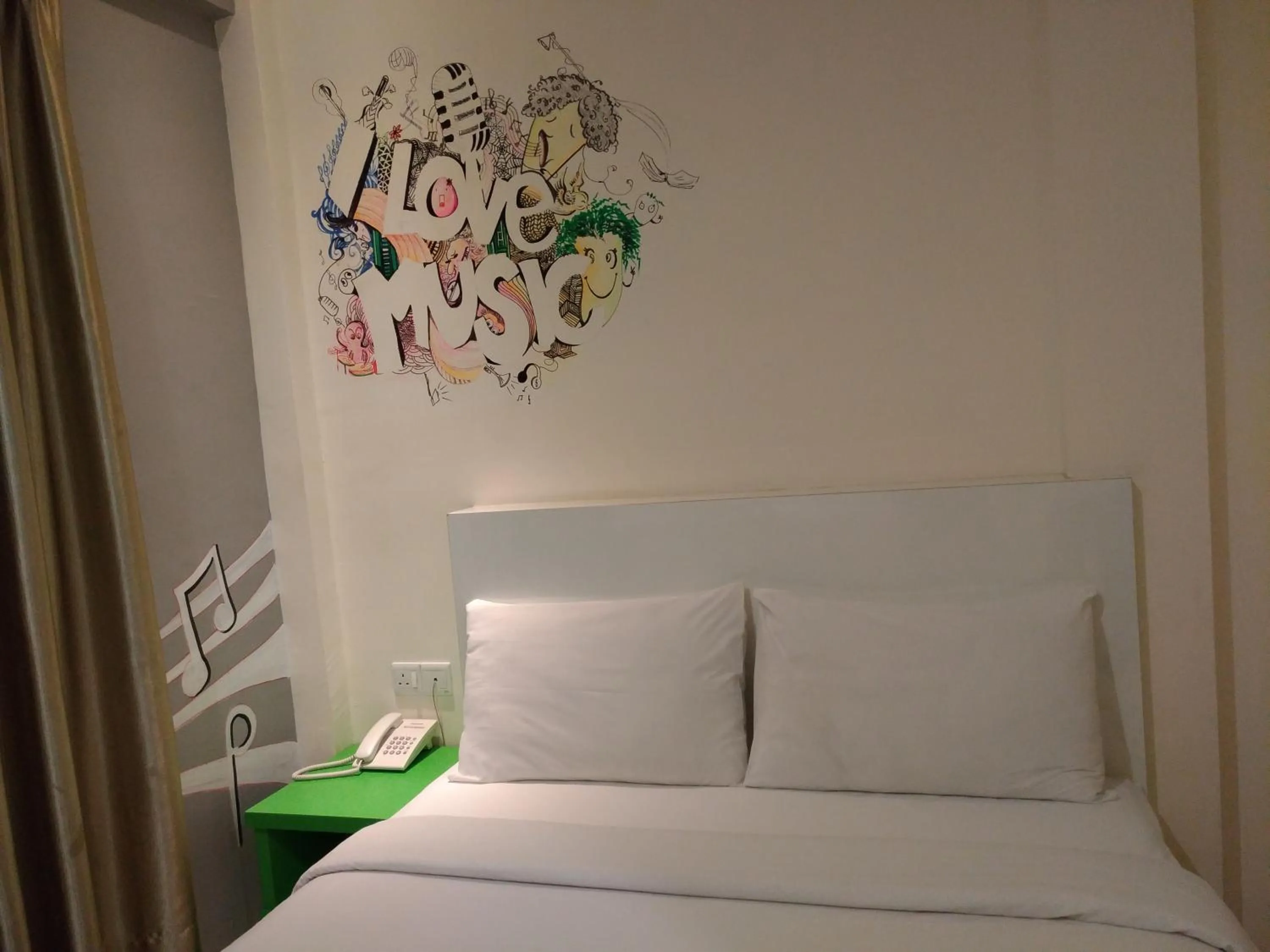 Bedroom, Bed in Hotel Strawberry Fields