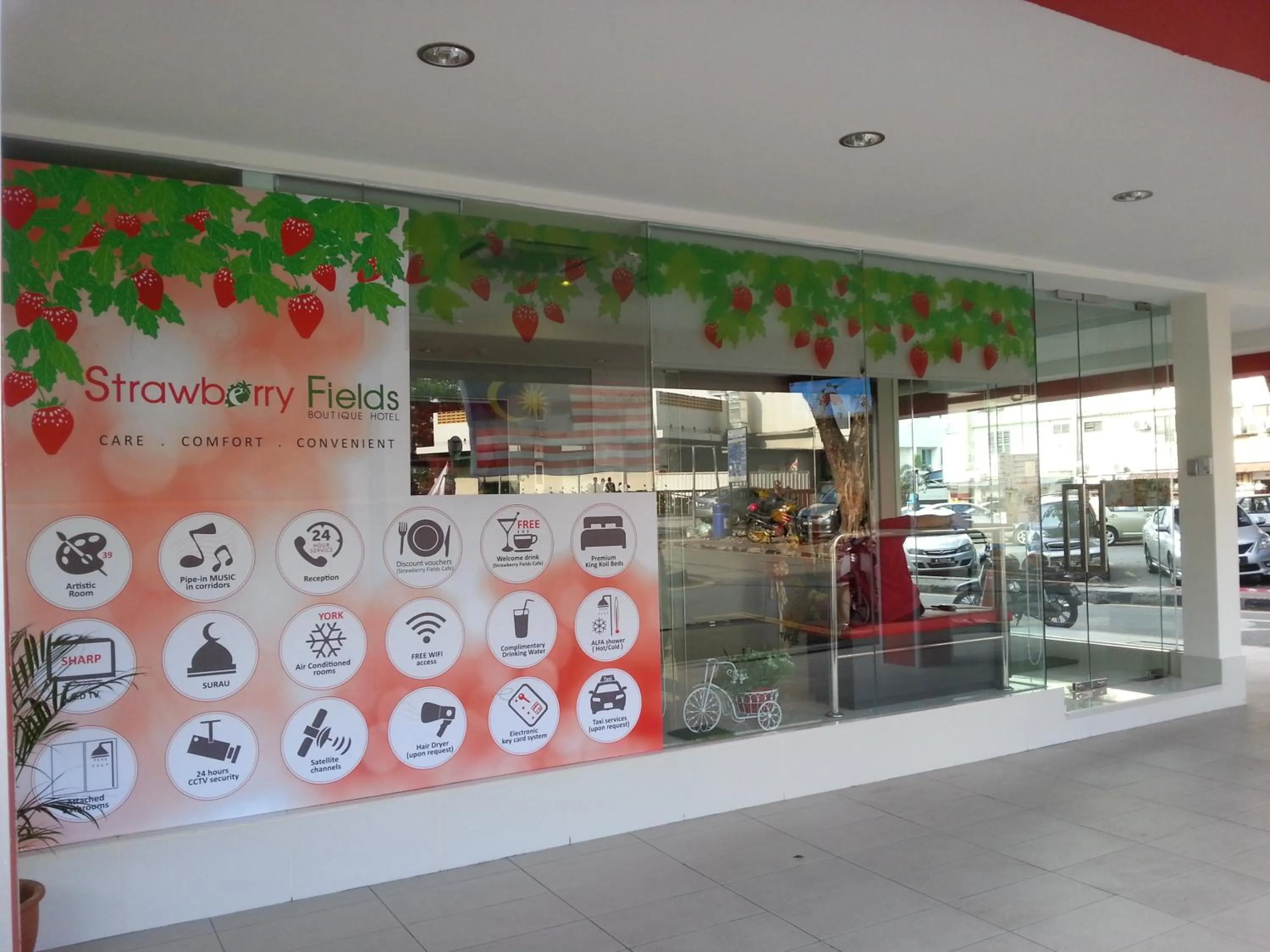 Facade/entrance in Hotel Strawberry Fields