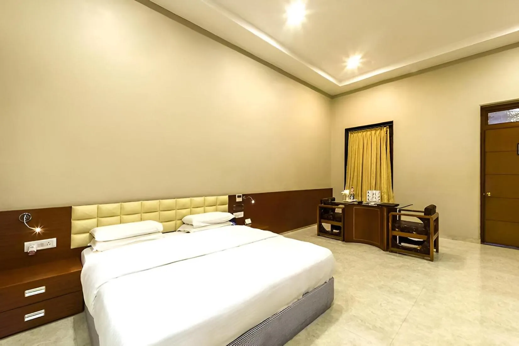 Bed in Hotel Aram