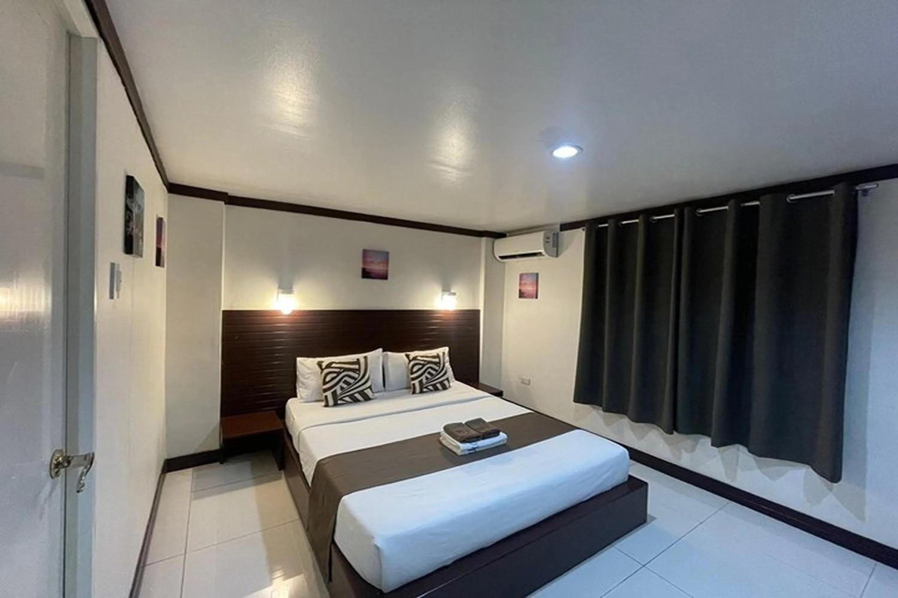 Bedroom, Bed in Angeles Palace Hotel