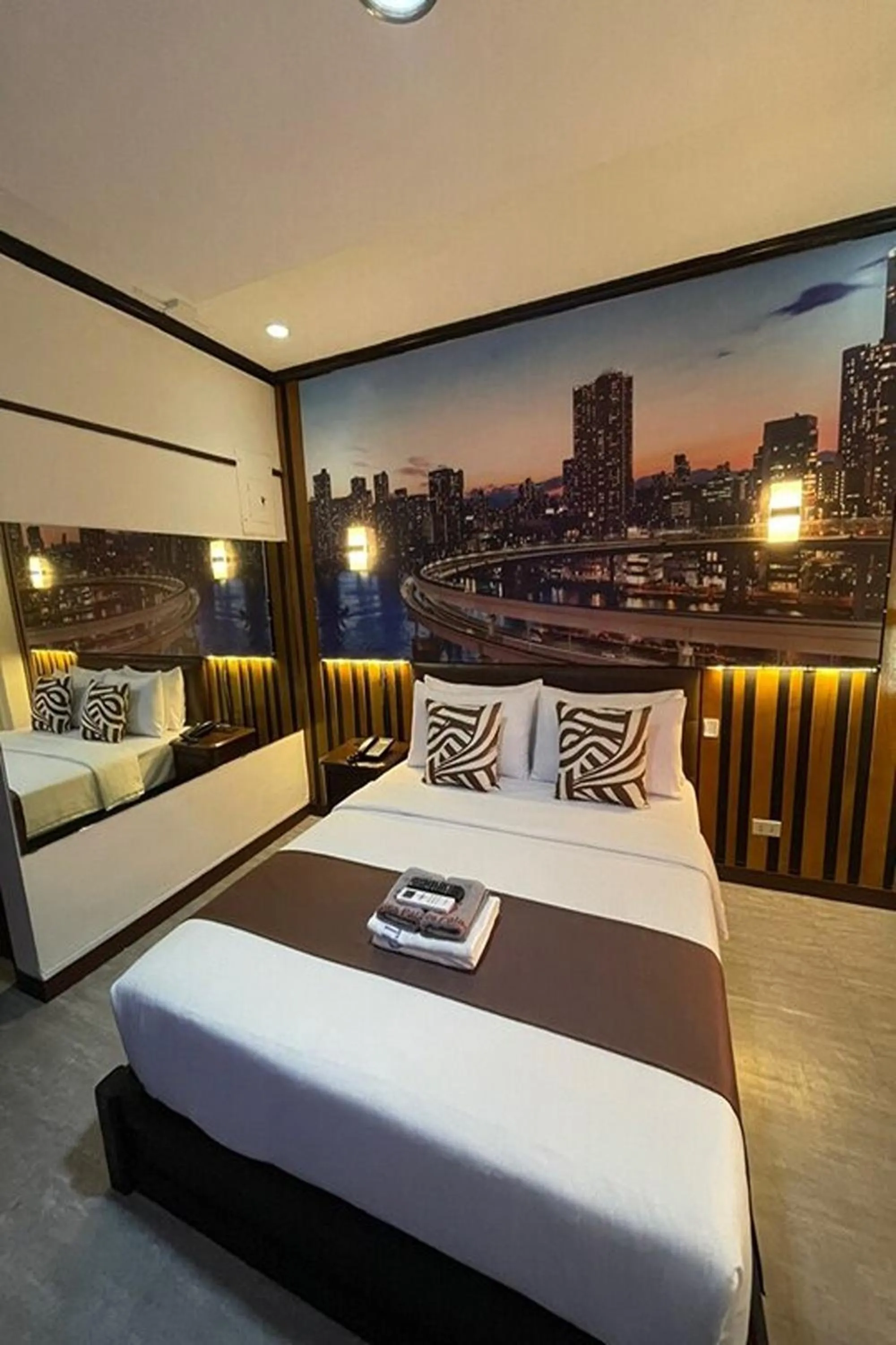 Bedroom, Bed in Angeles Palace Hotel