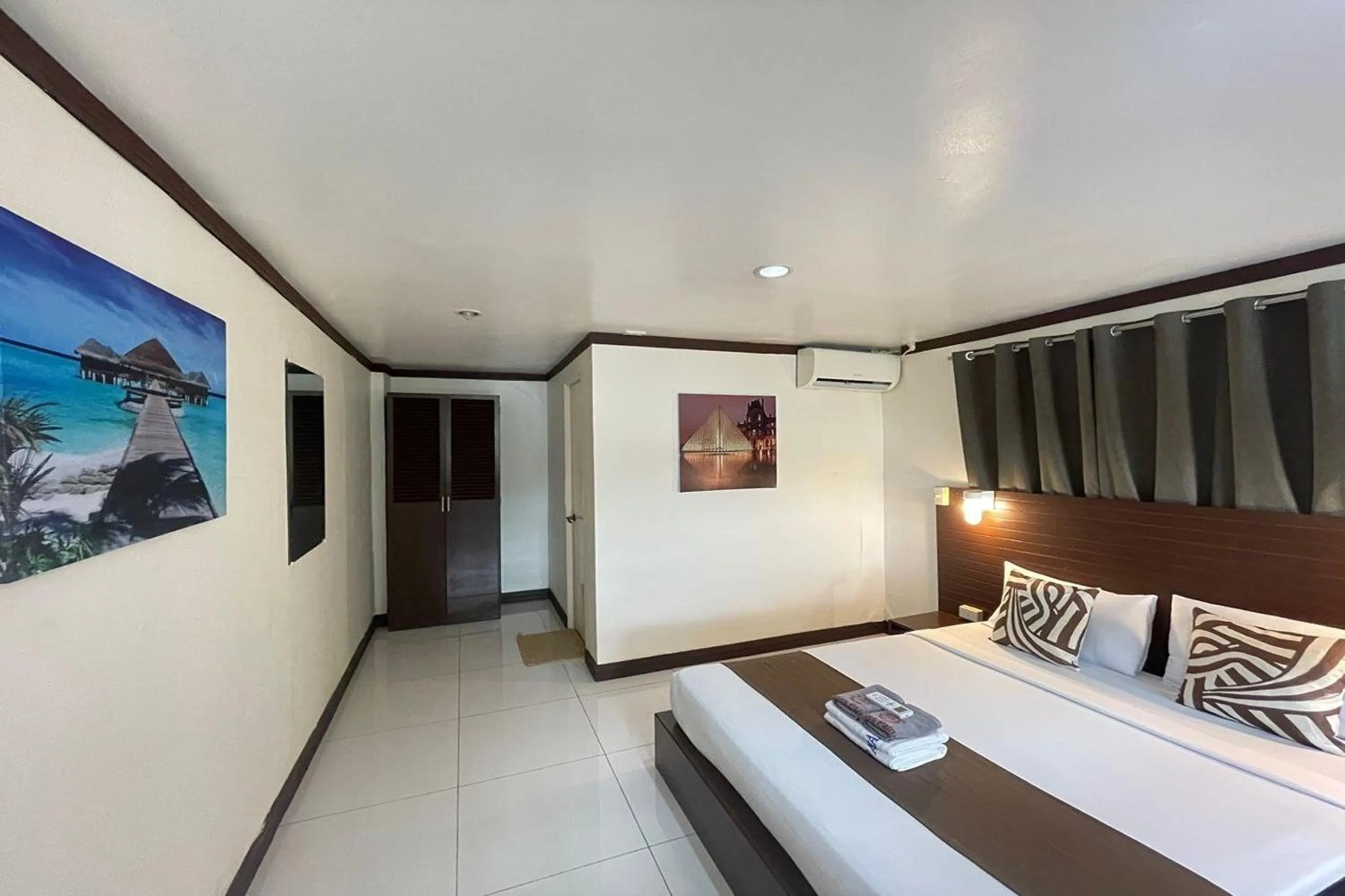 Bed in Angeles Palace Hotel