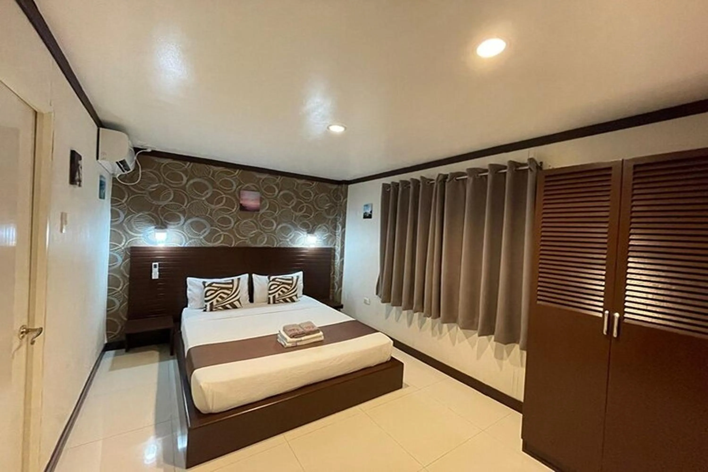 Bed in Angeles Palace Hotel