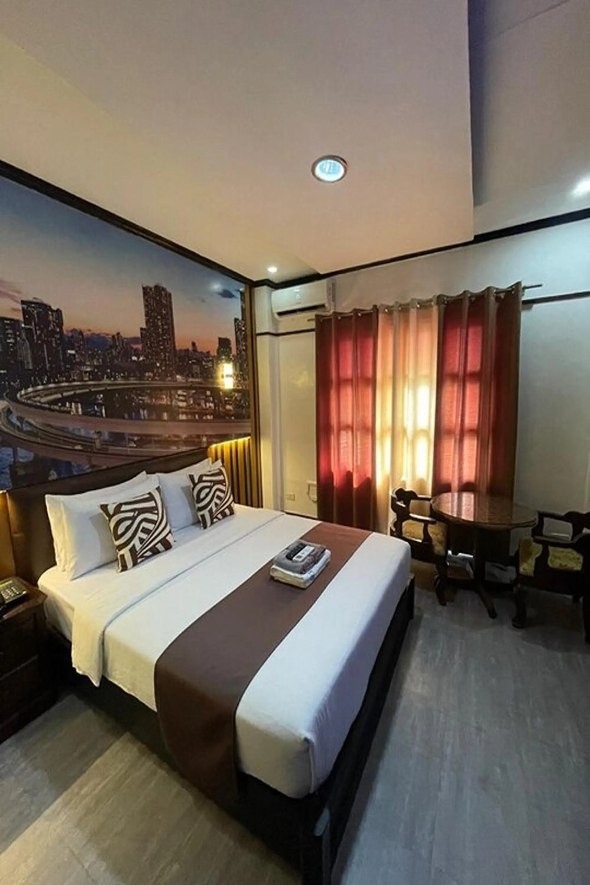 Bedroom, Bed in Angeles Palace Hotel