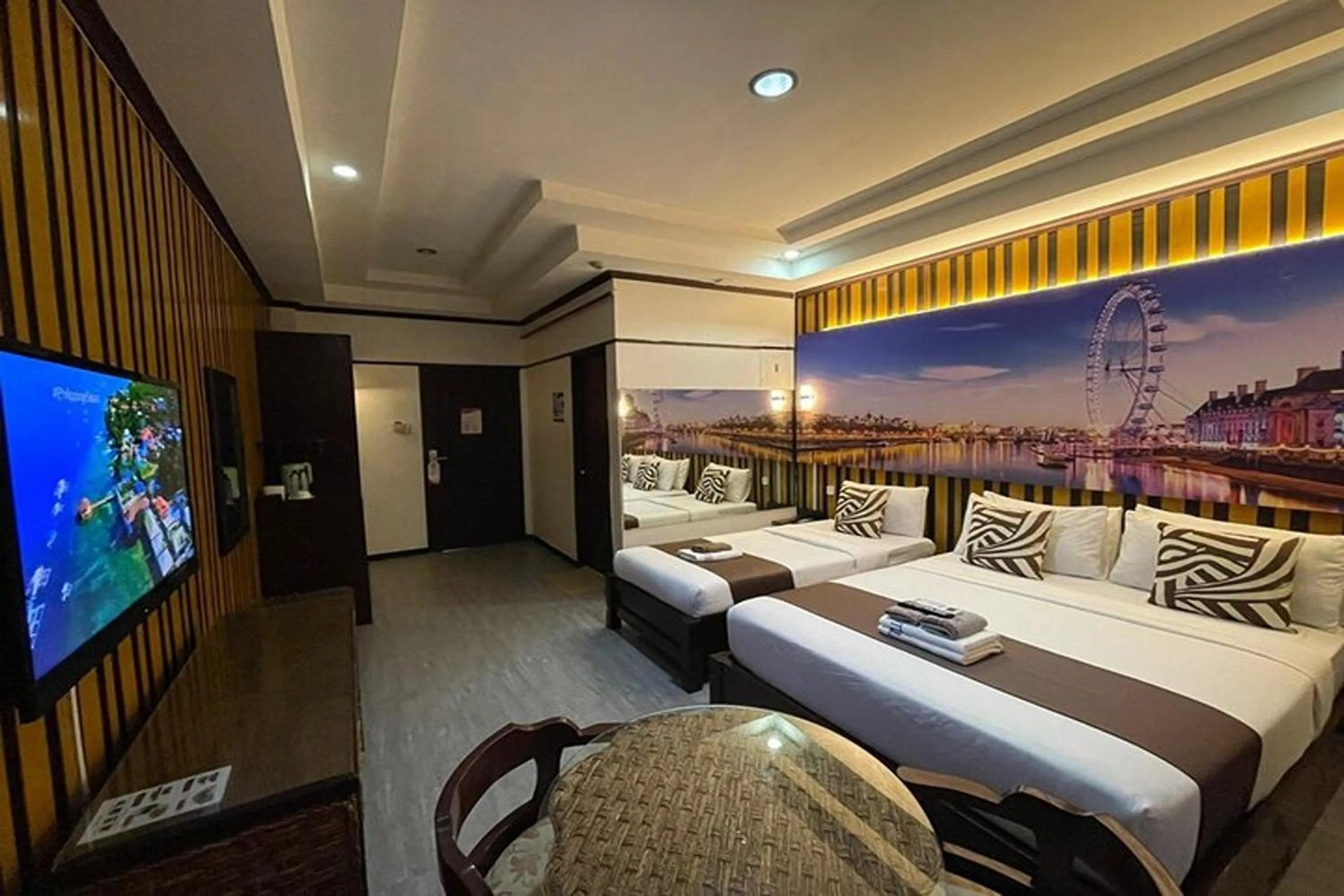 Bedroom, Bed in Angeles Palace Hotel