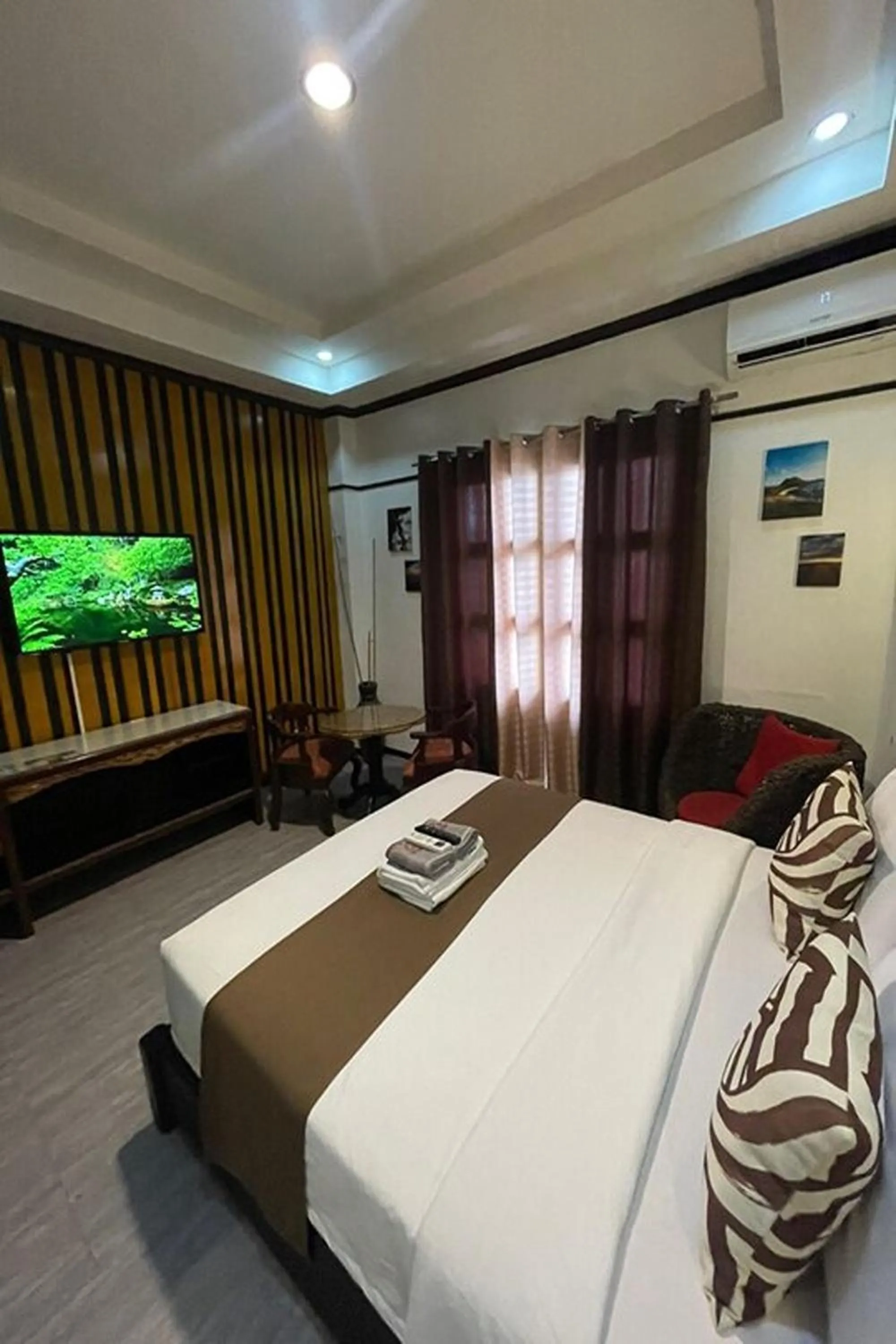 Bedroom, Bed in Angeles Palace Hotel