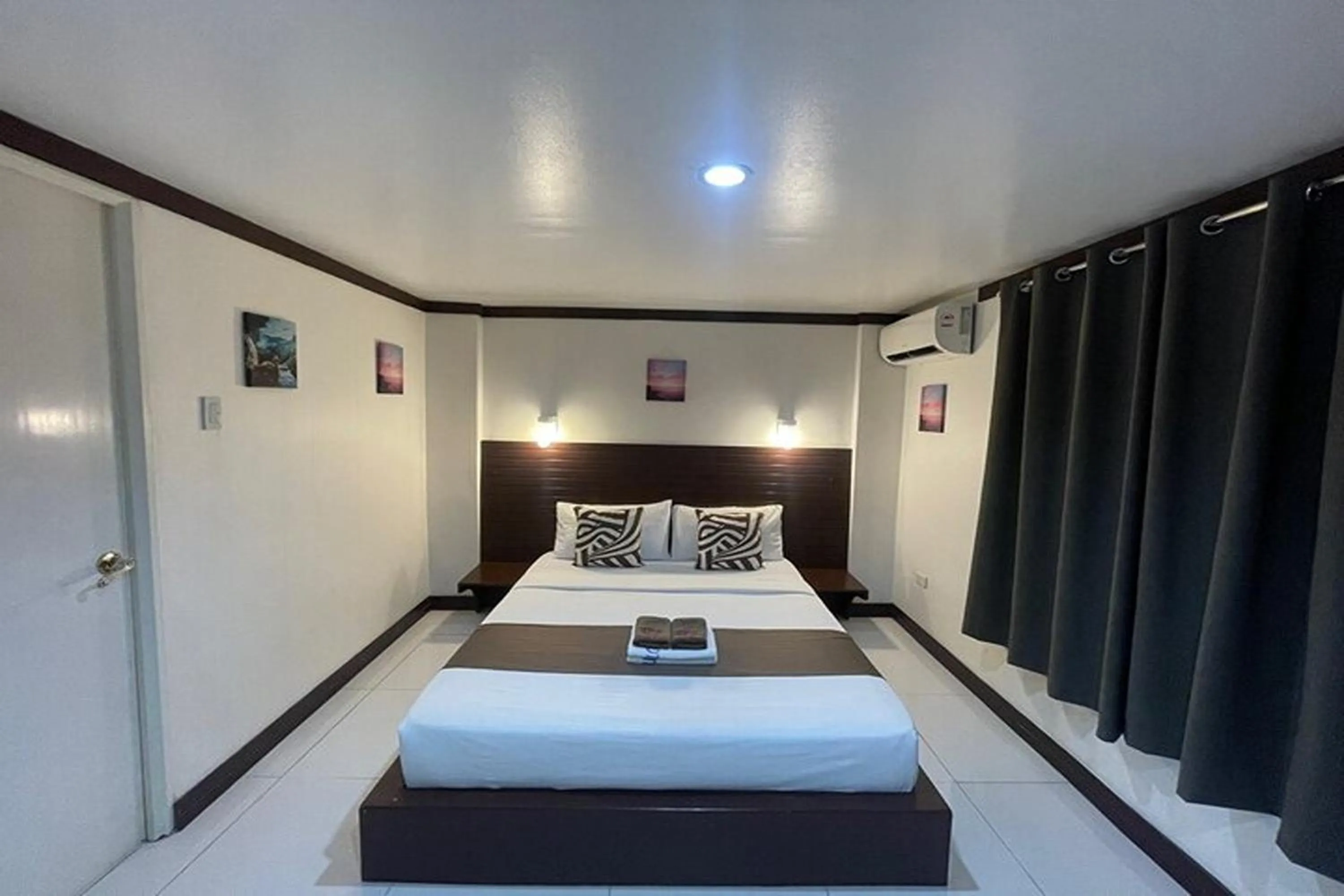 Bedroom, Bed in Angeles Palace Hotel