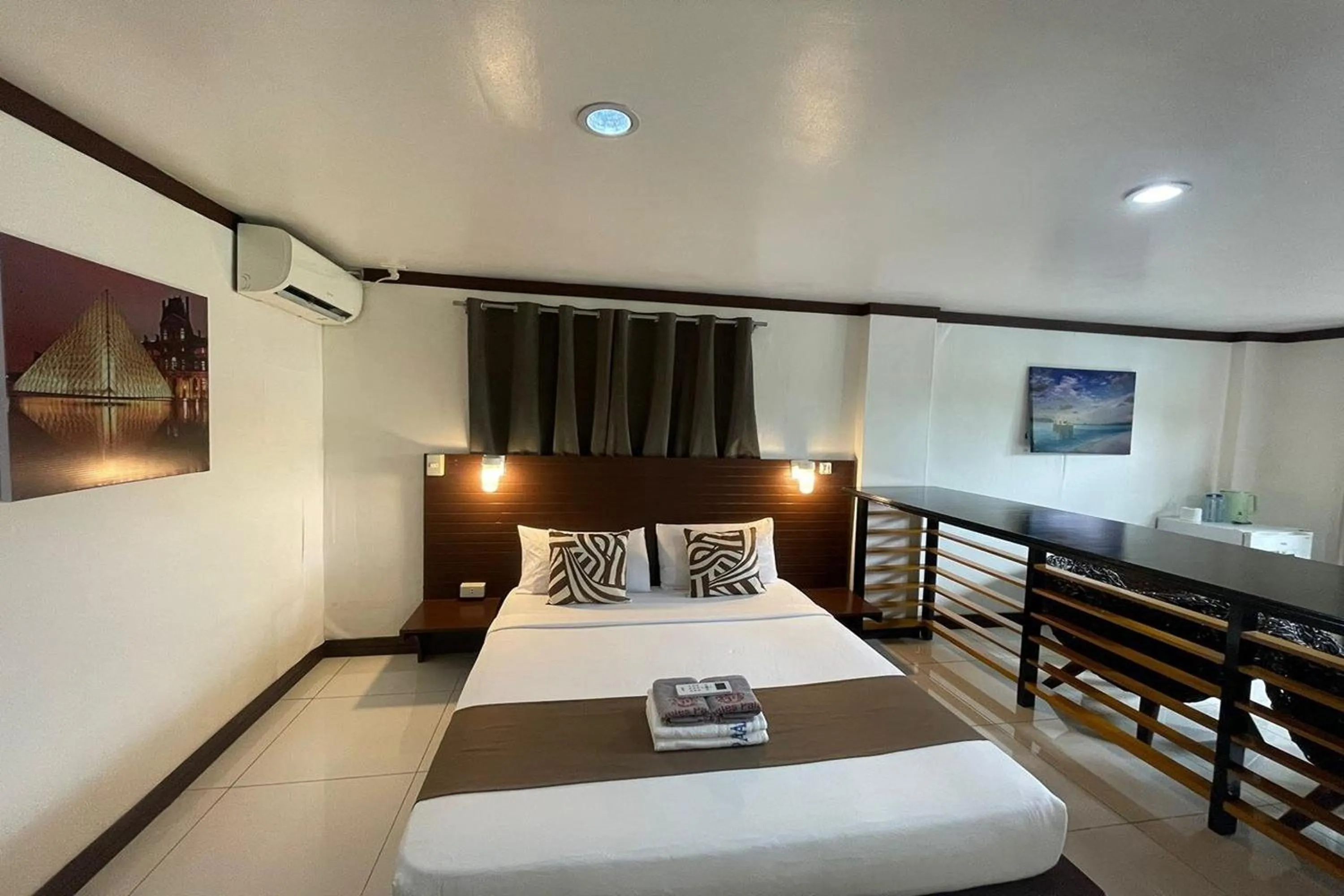 Bed in Angeles Palace Hotel