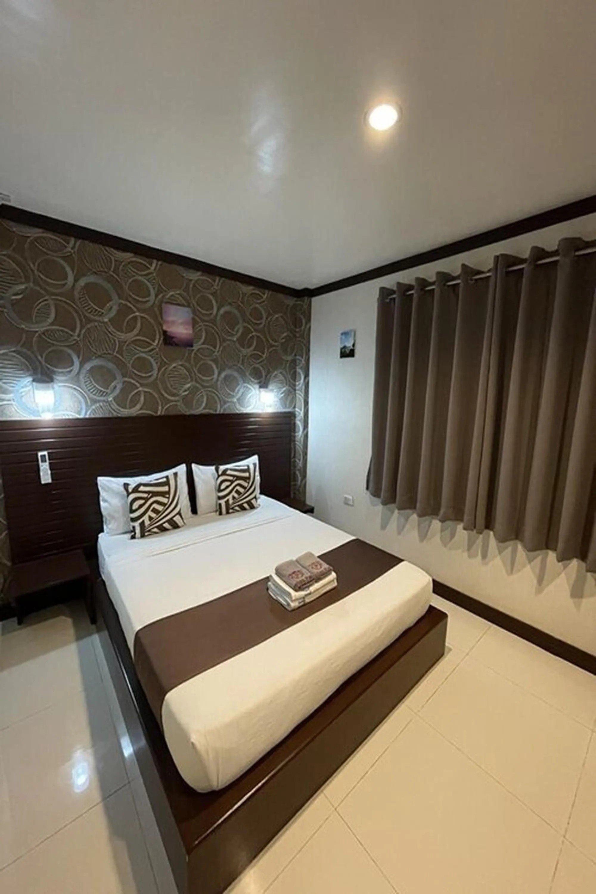 Bedroom, Bed in Angeles Palace Hotel