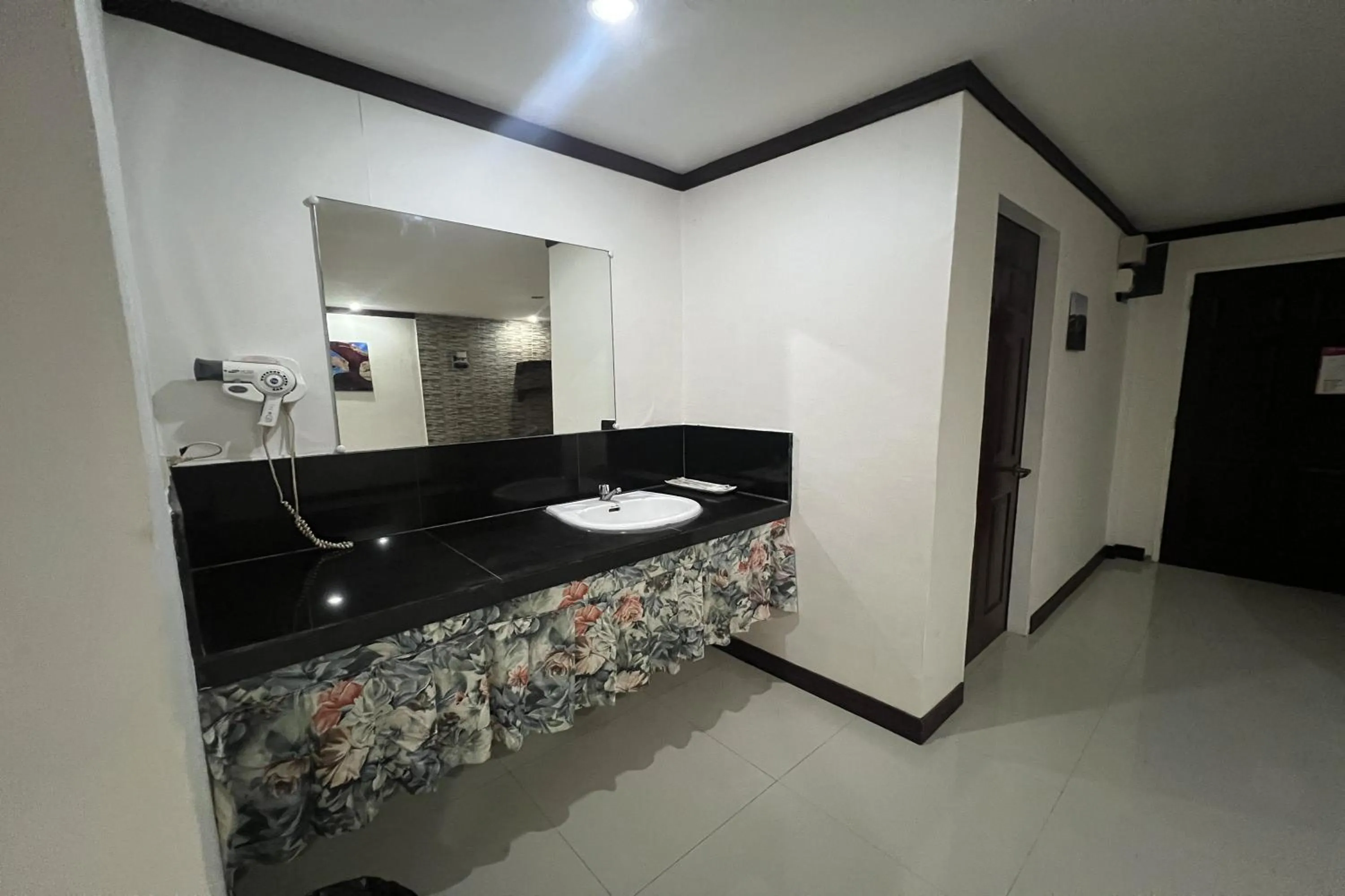 Bathroom in Angeles Palace Hotel