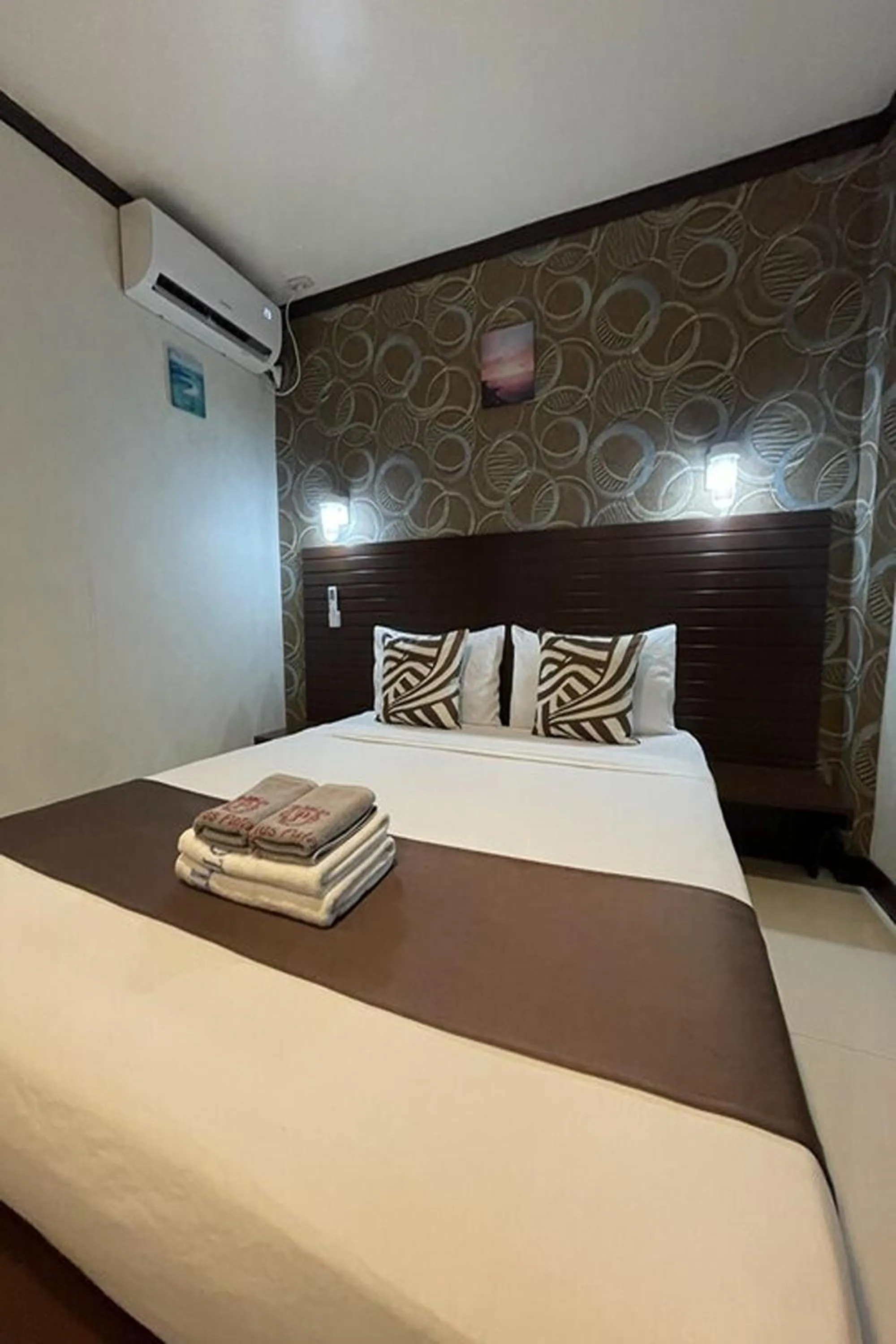 Bedroom, Bed in Angeles Palace Hotel