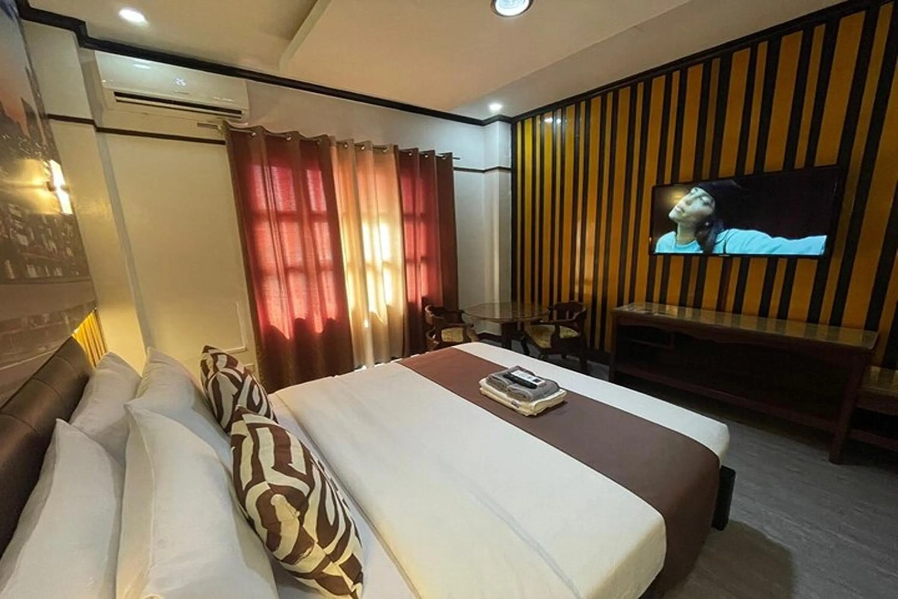 Bedroom, Bed in Angeles Palace Hotel