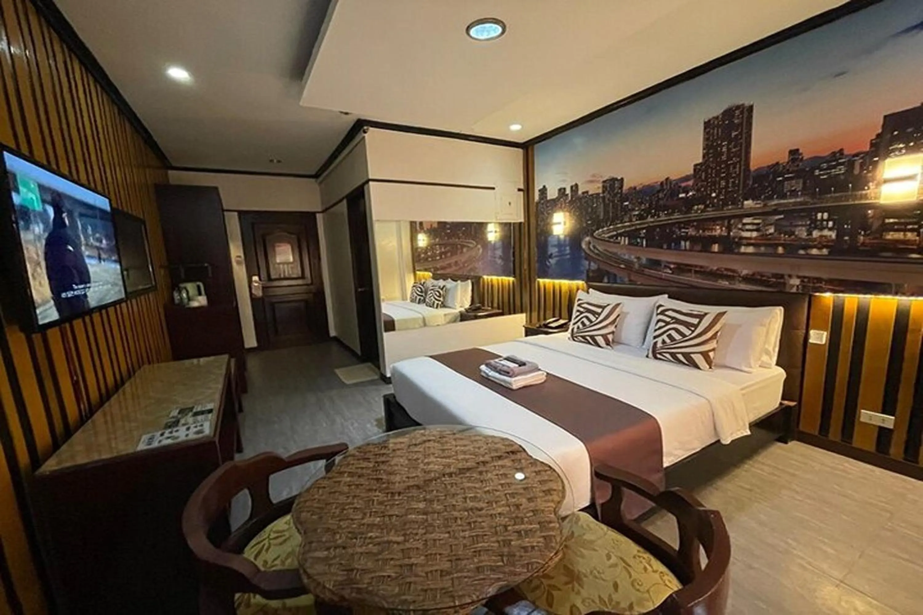 Bedroom, Bed in Angeles Palace Hotel