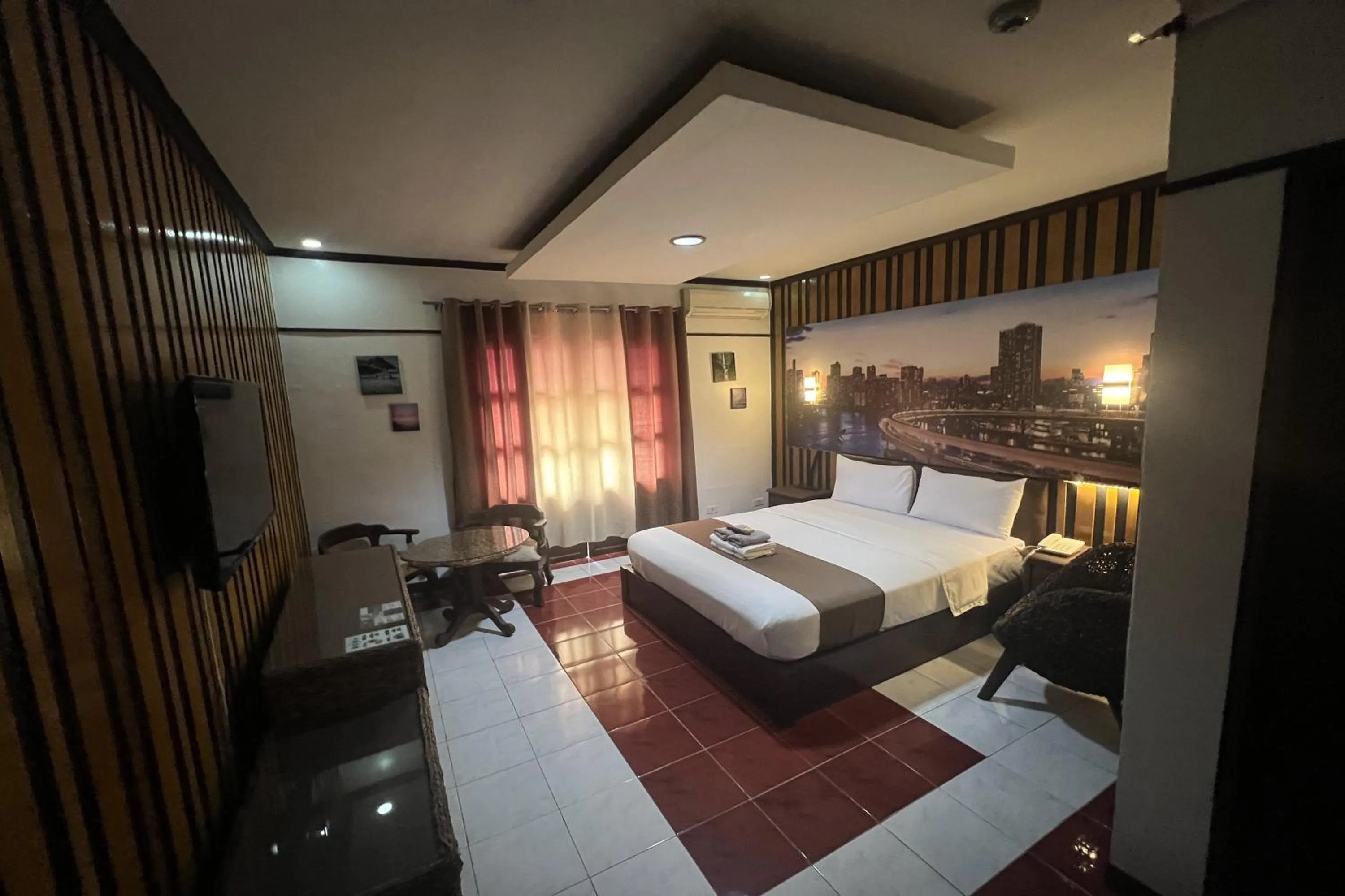 Bedroom, Bed in Angeles Palace Hotel