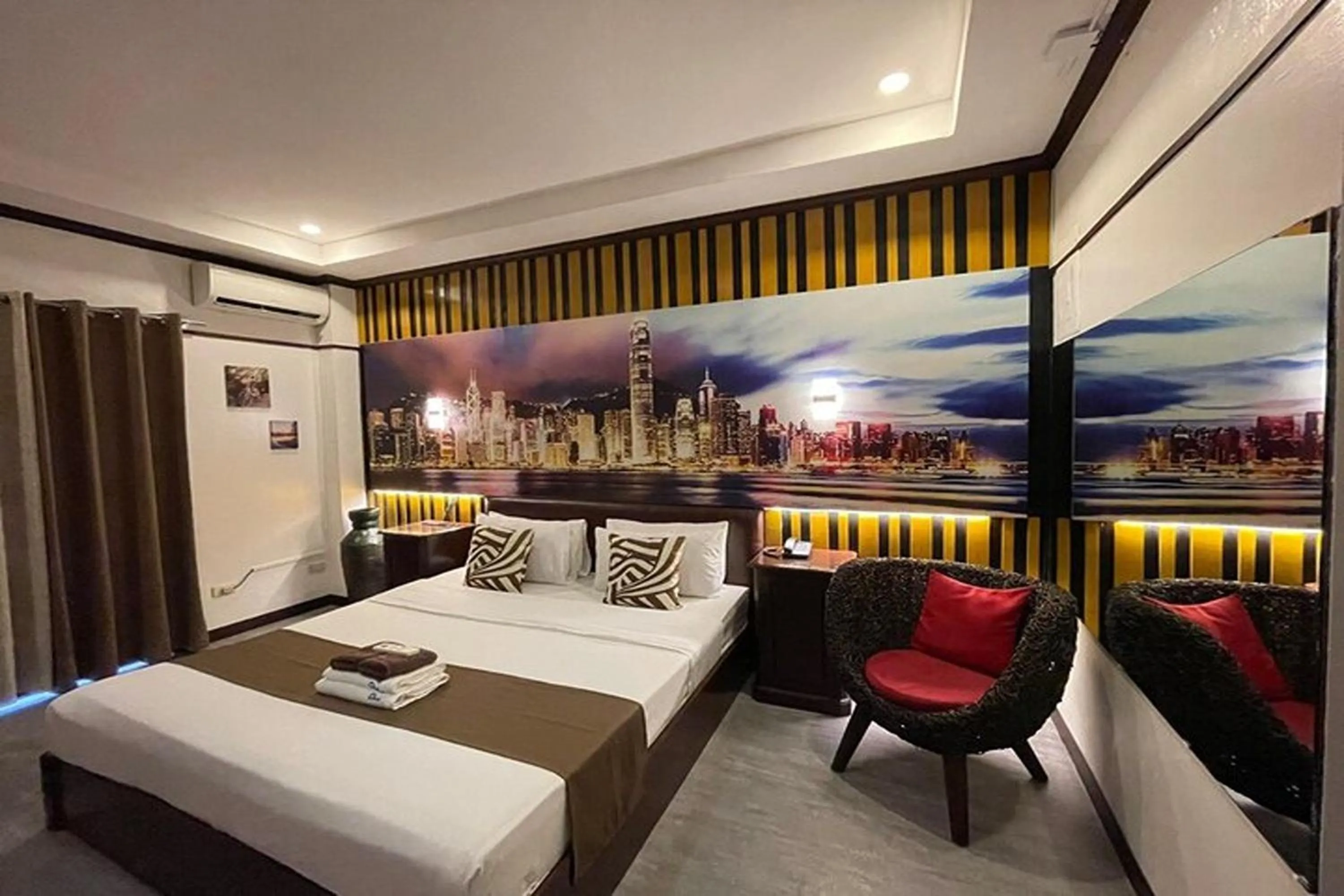 Bedroom, Bed in Angeles Palace Hotel