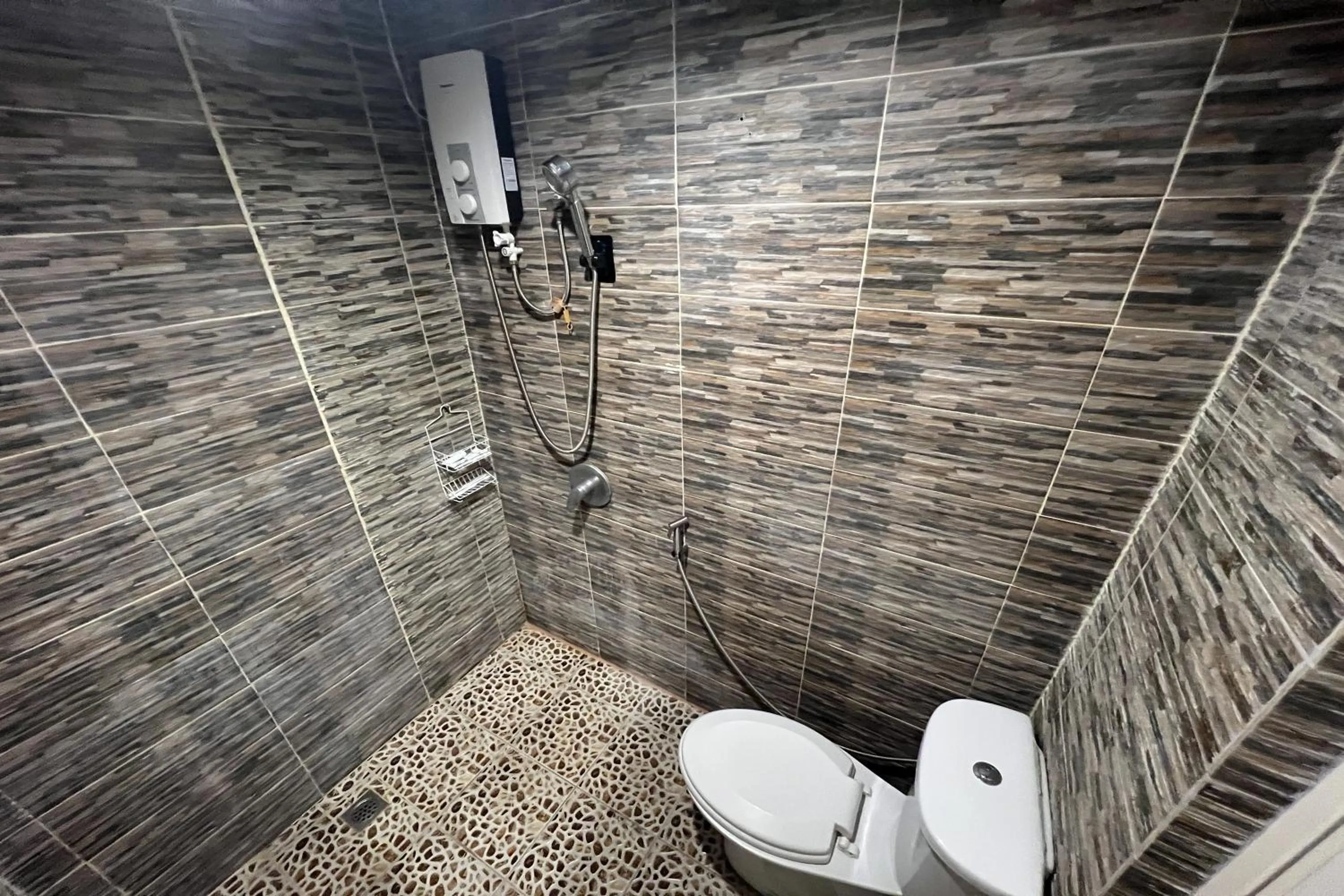 Shower in Angeles Palace Hotel