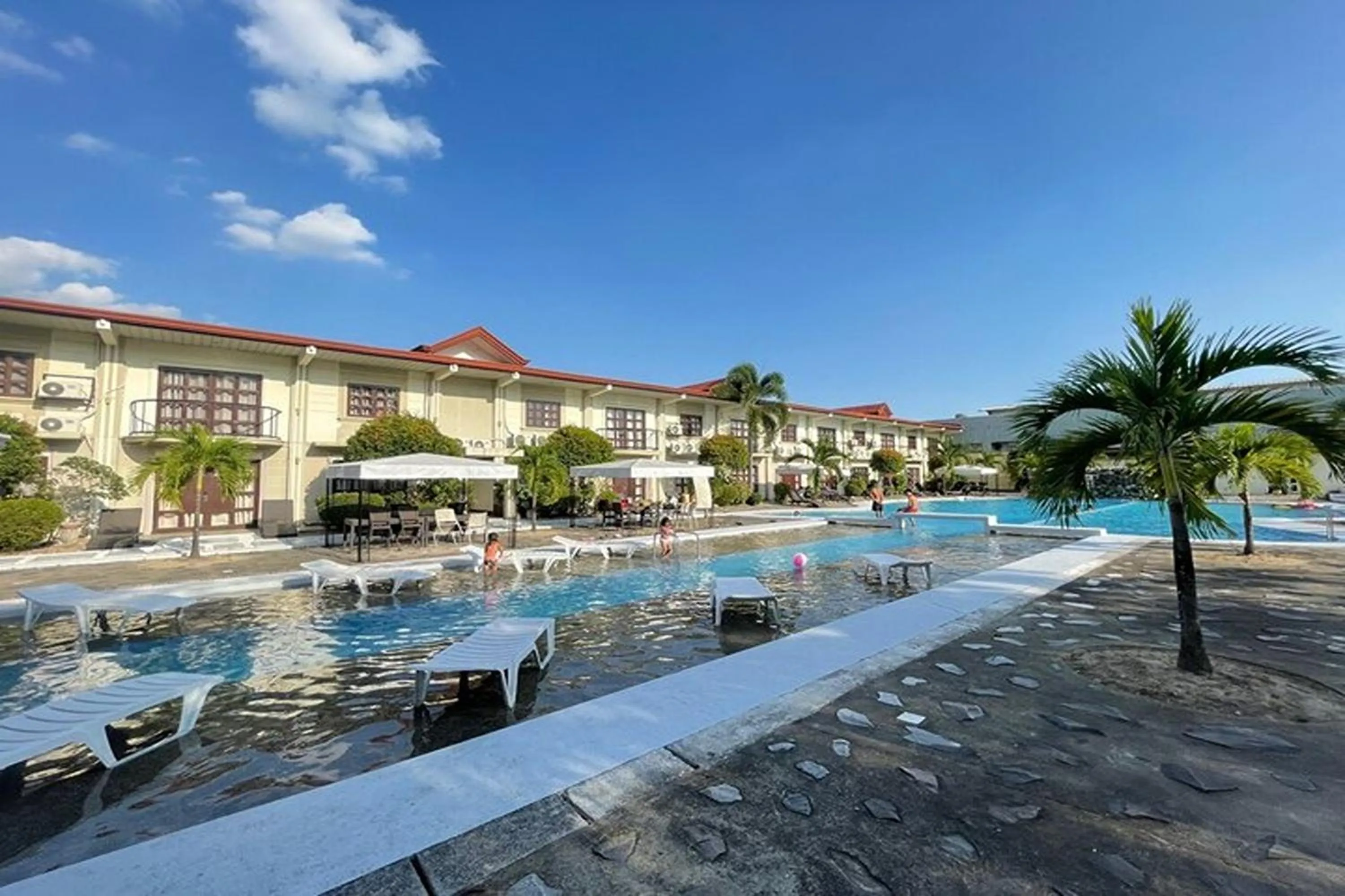 Property building in Angeles Palace Hotel