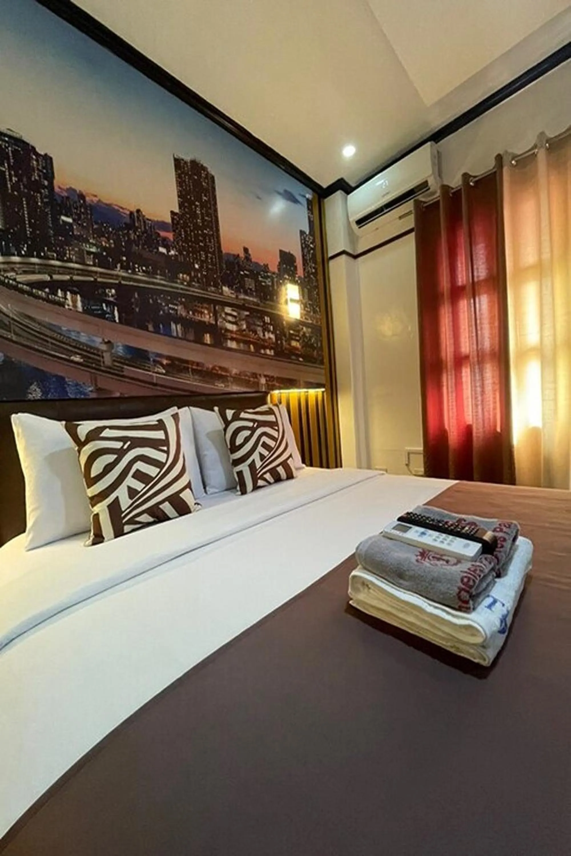 Bedroom, Bed in Angeles Palace Hotel