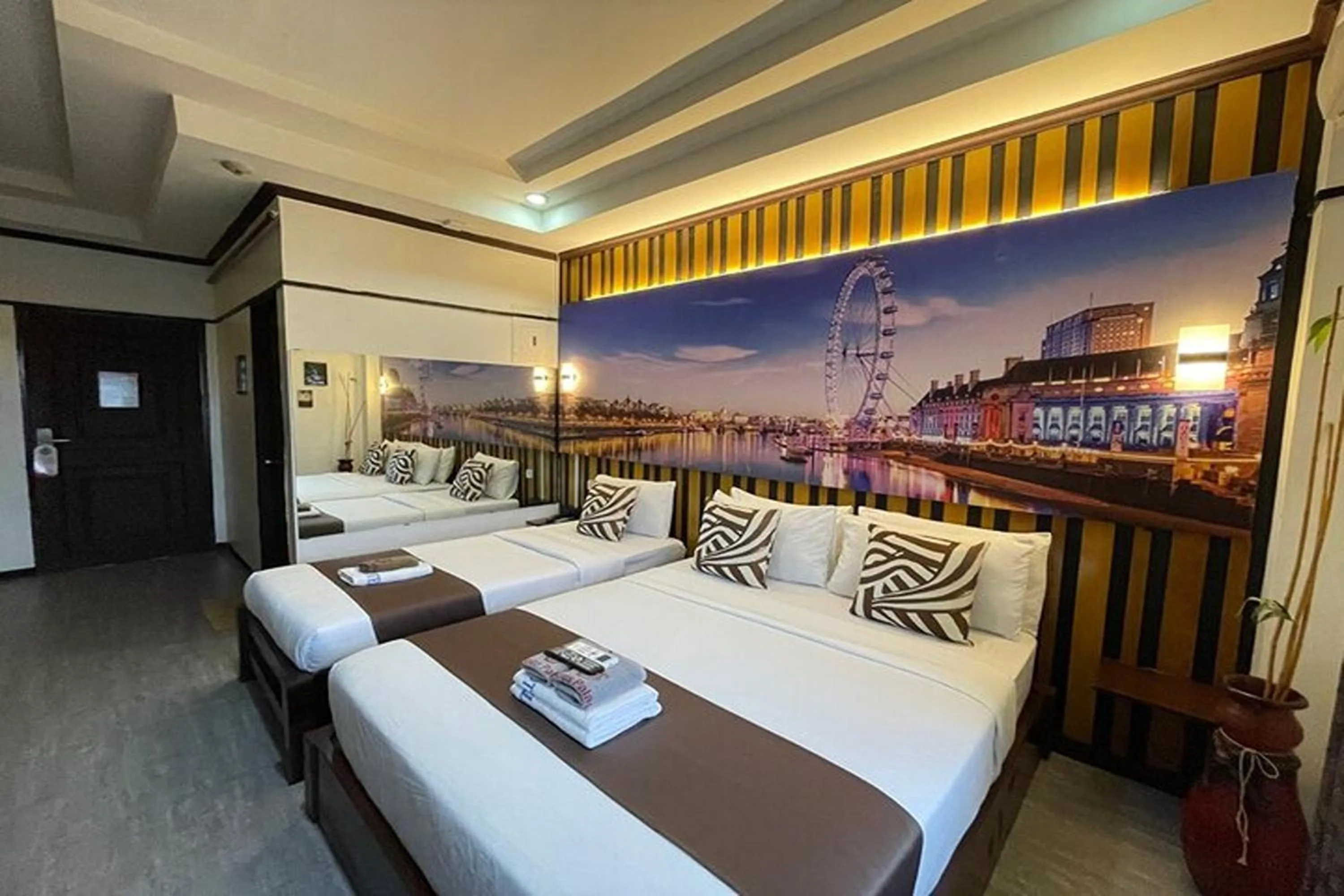 Bedroom, Bed in Angeles Palace Hotel