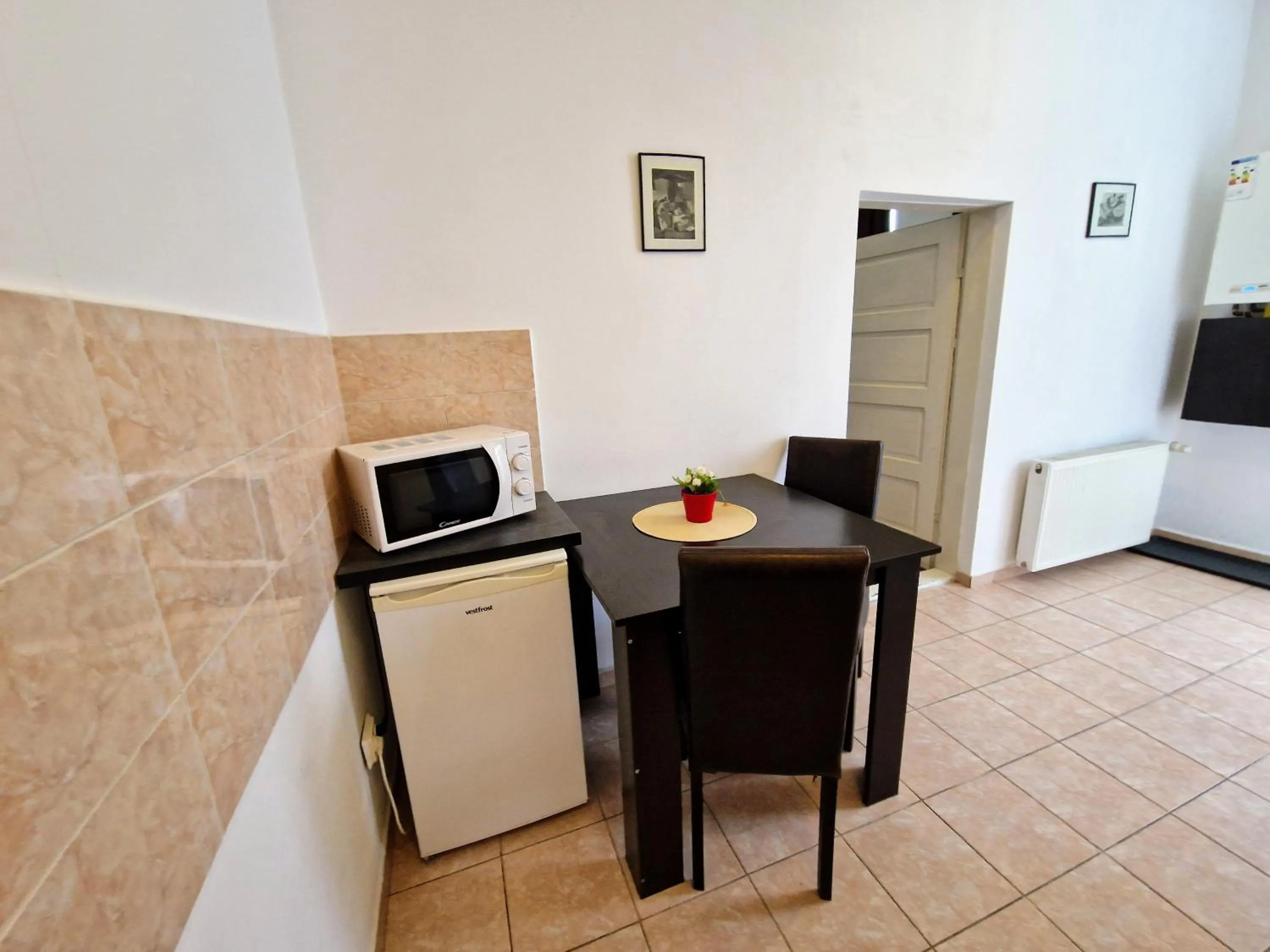 Kitchen or kitchenette in Main Square Apartments & More