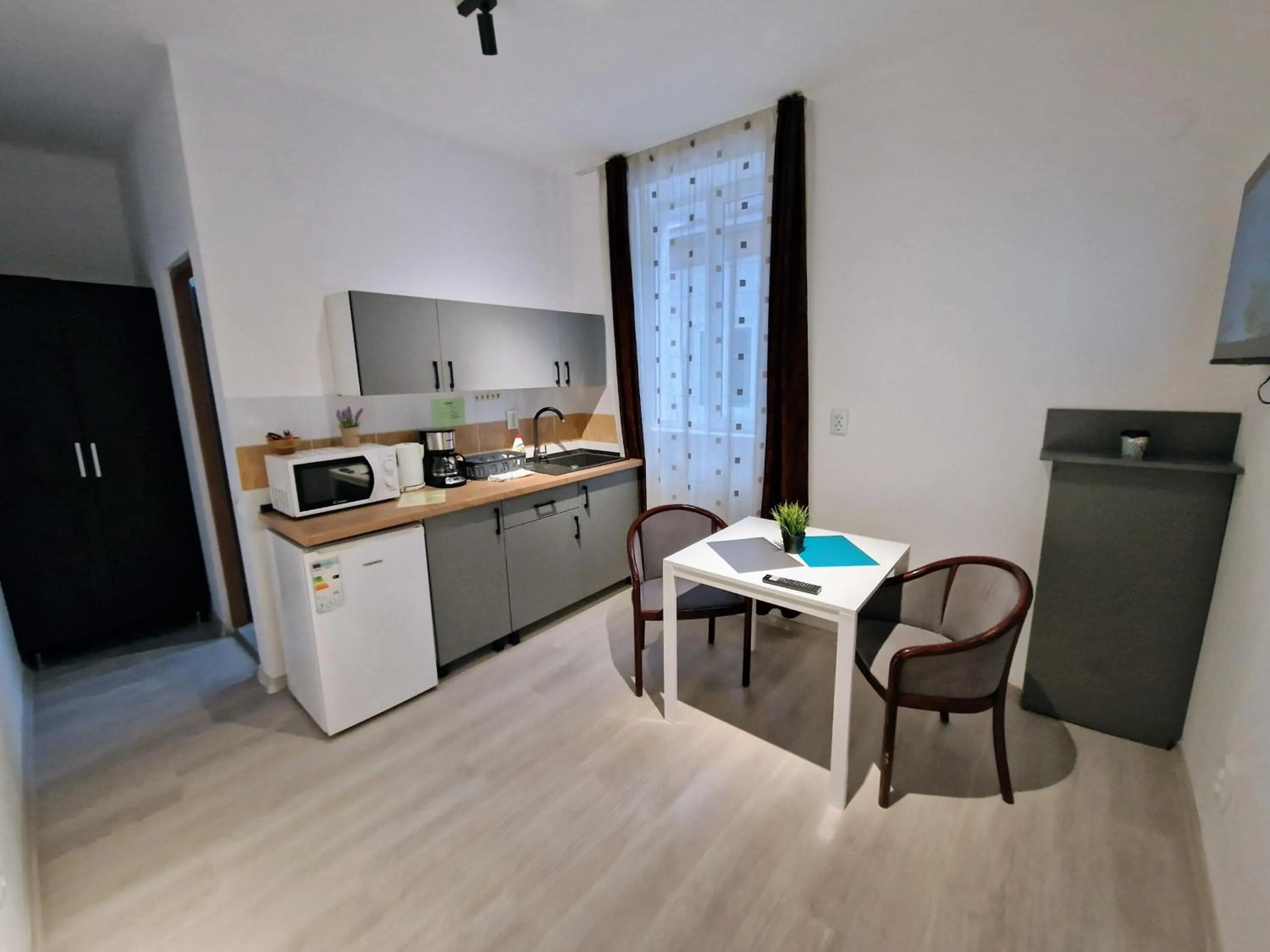 Kitchen or kitchenette in Main Square Apartments & More
