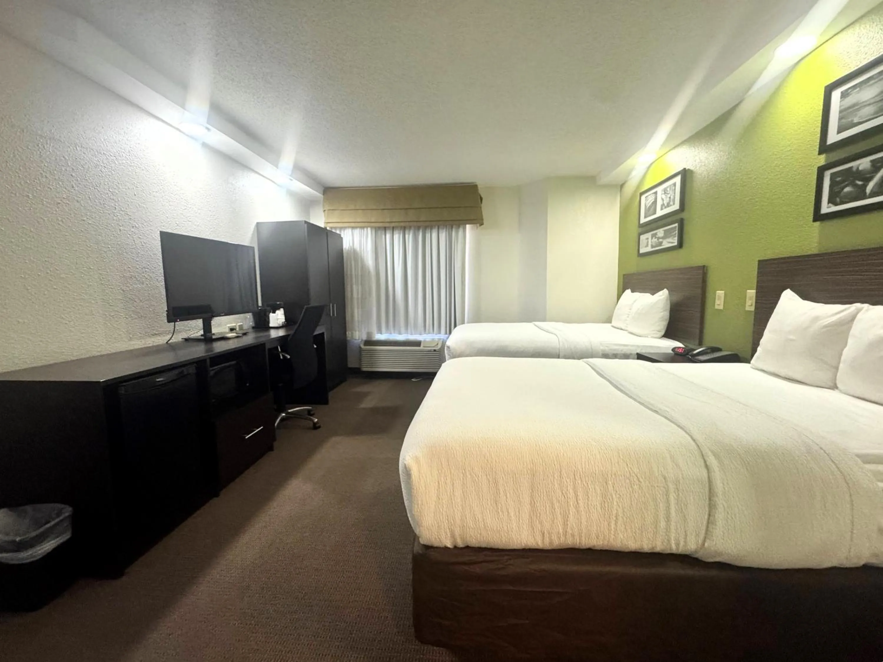 Photo of the whole room, Bed in Travelodge by Wyndham Flowood