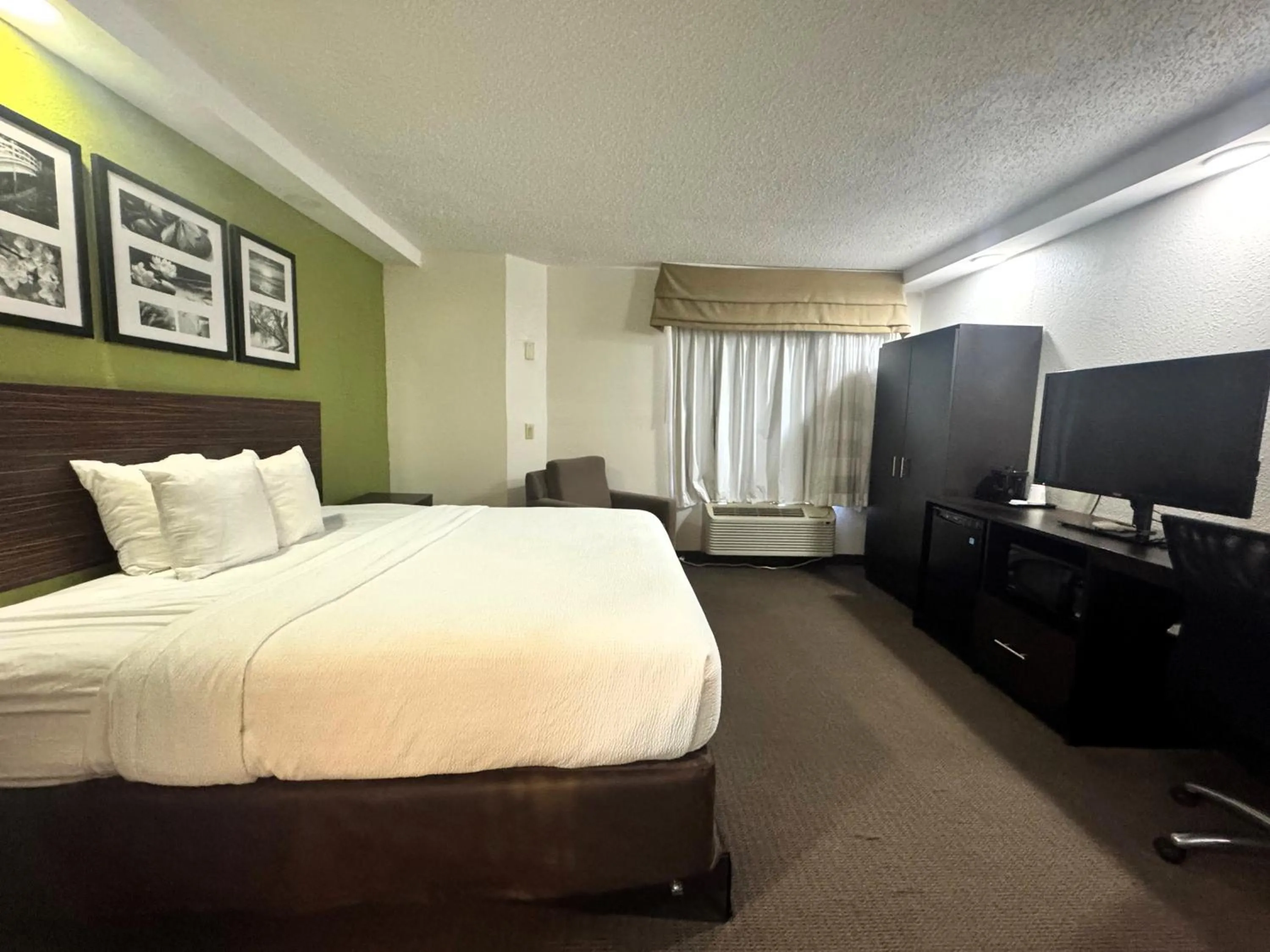 Photo of the whole room, Bed in Travelodge by Wyndham Flowood