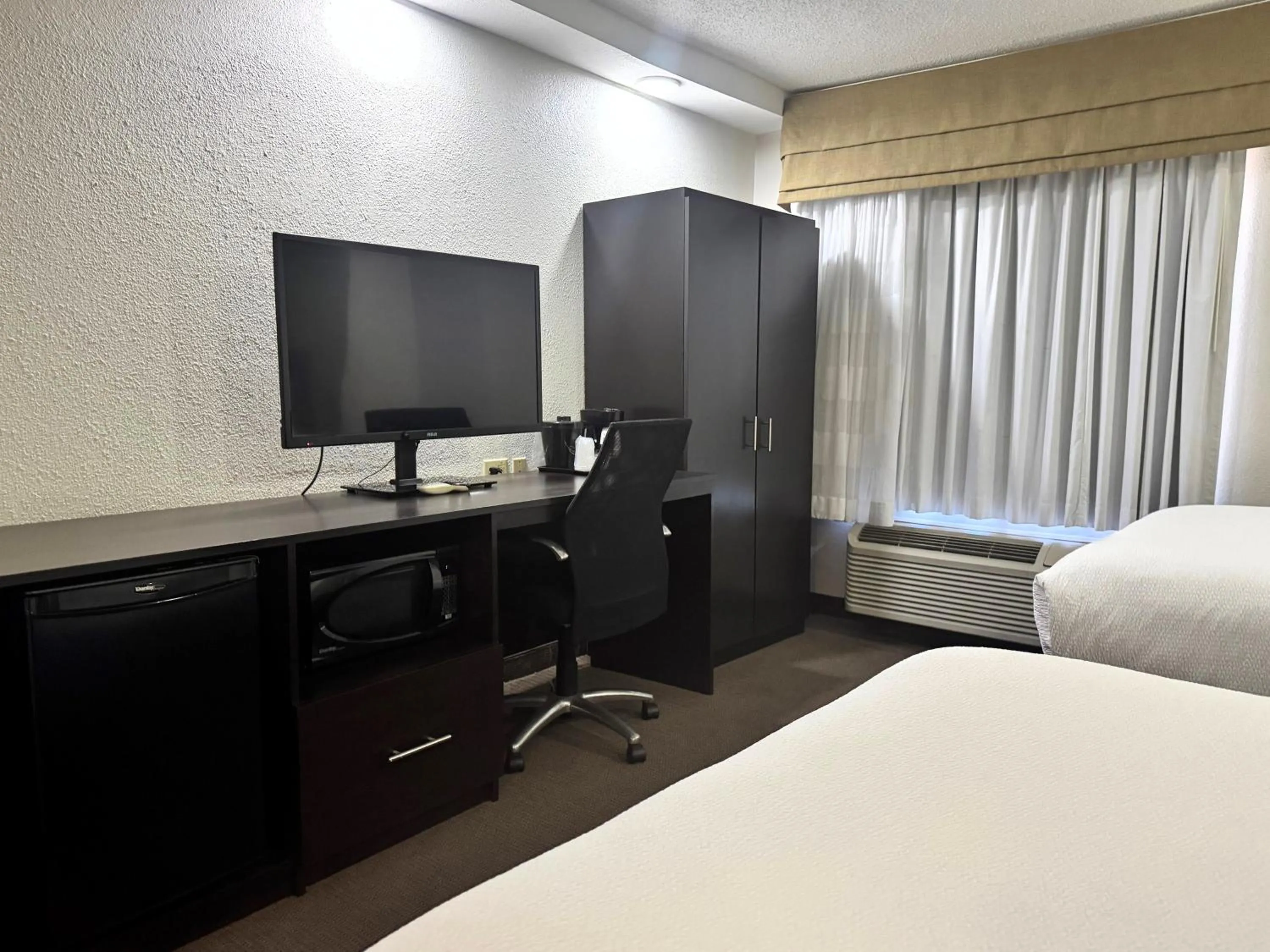 TV and multimedia, Bed in Travelodge by Wyndham Flowood