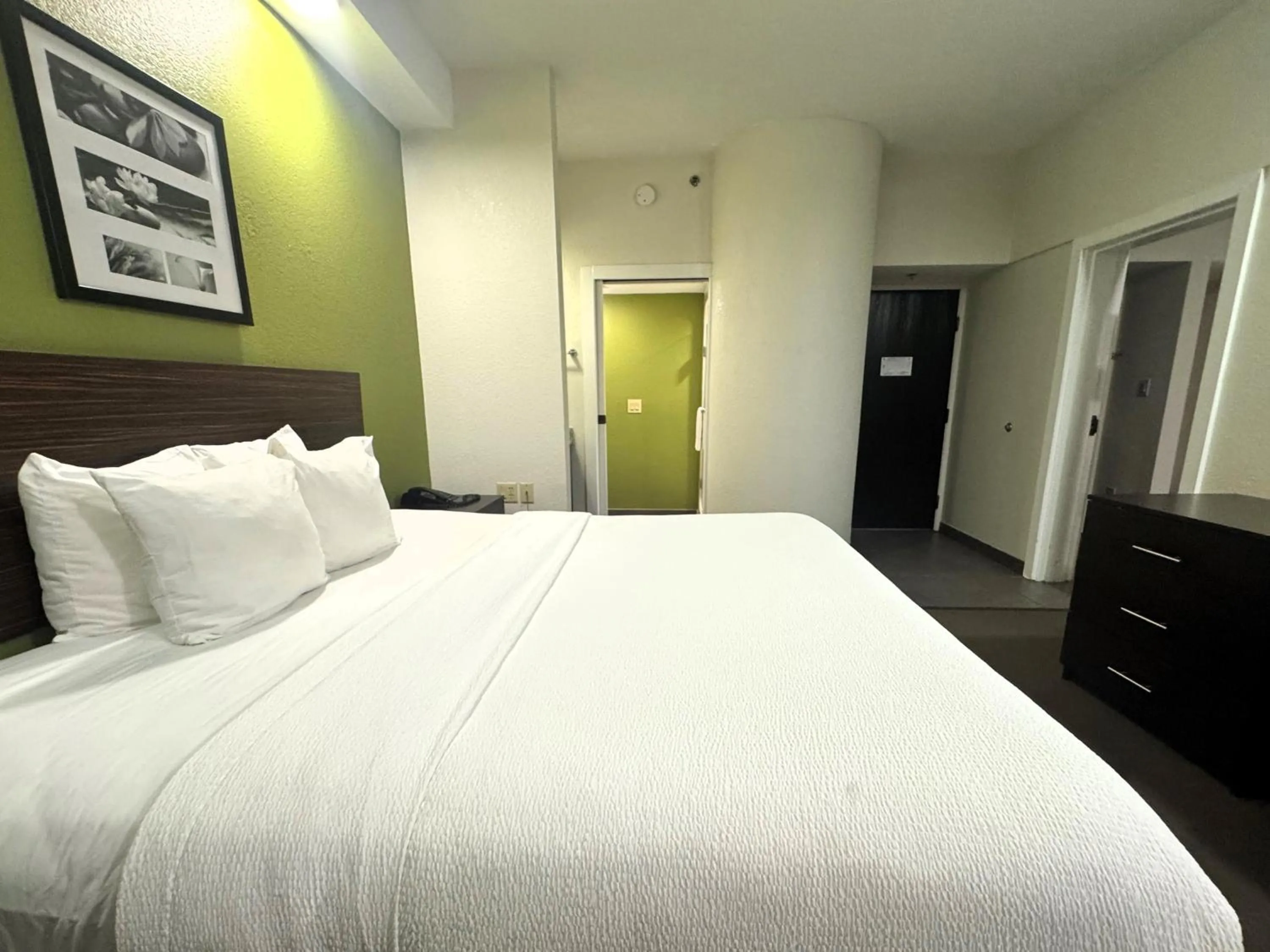 Bedroom, Bed in Travelodge by Wyndham Flowood