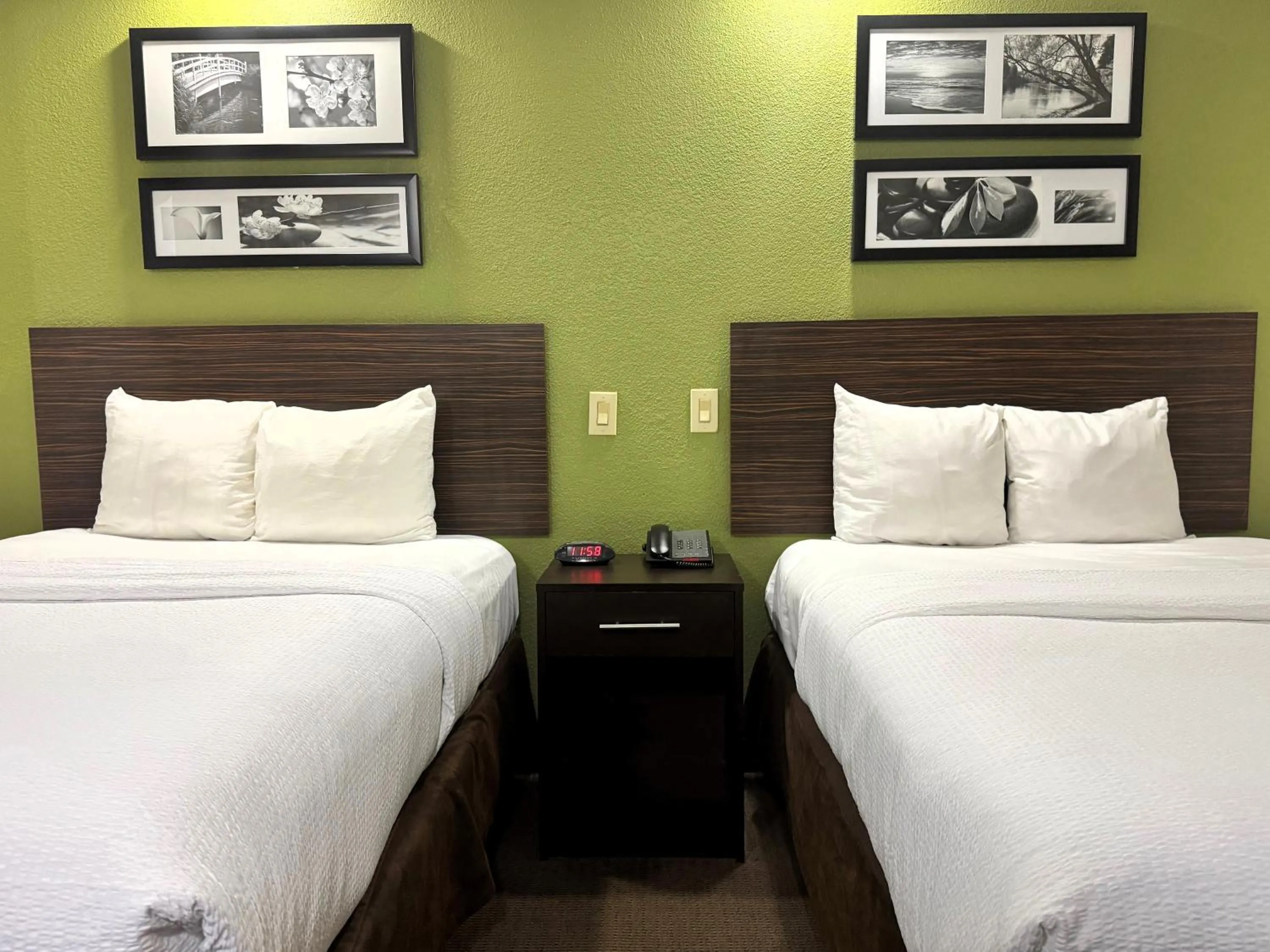 Bed in Travelodge by Wyndham Flowood