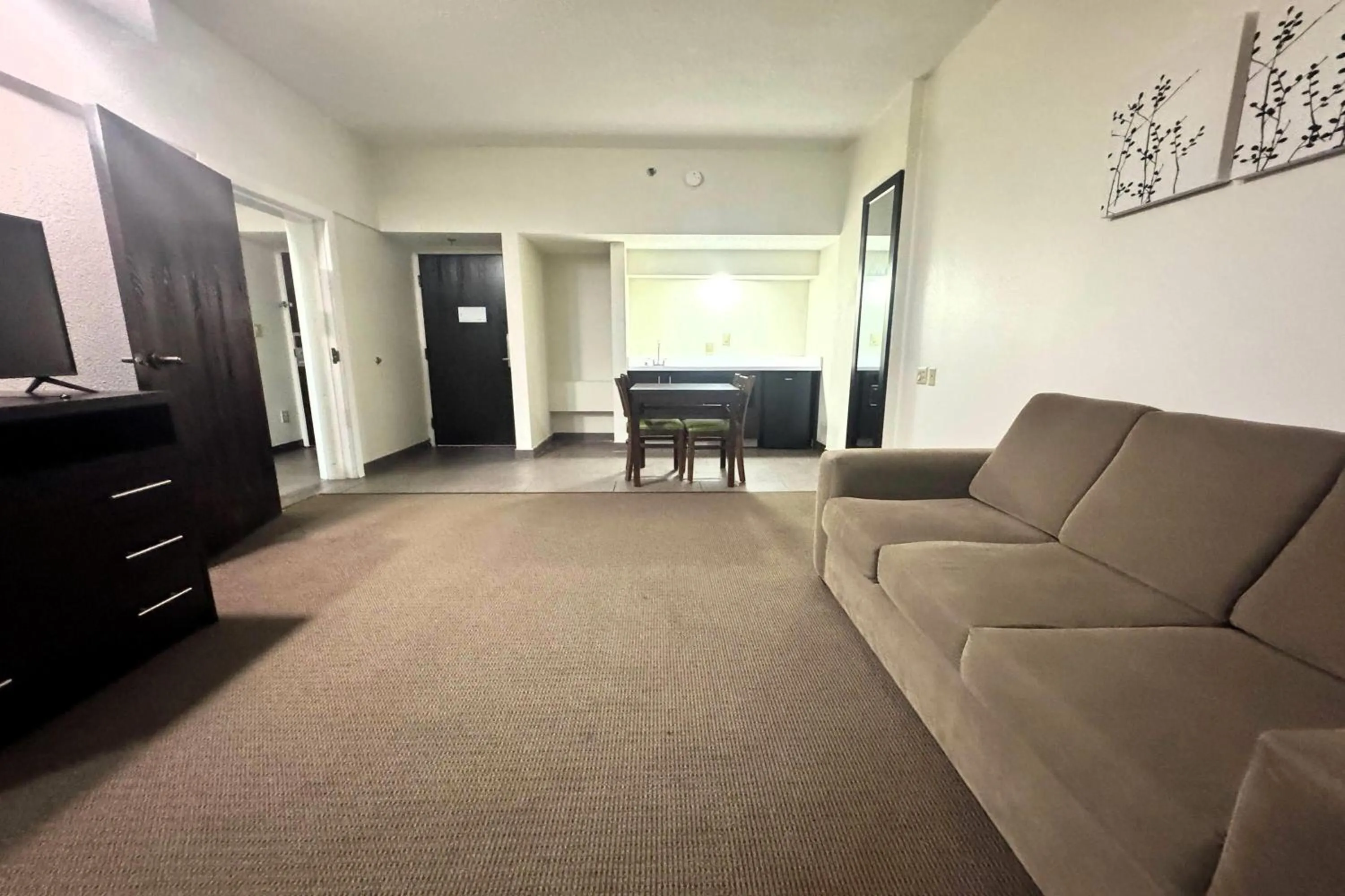 Photo of the whole room in Travelodge by Wyndham