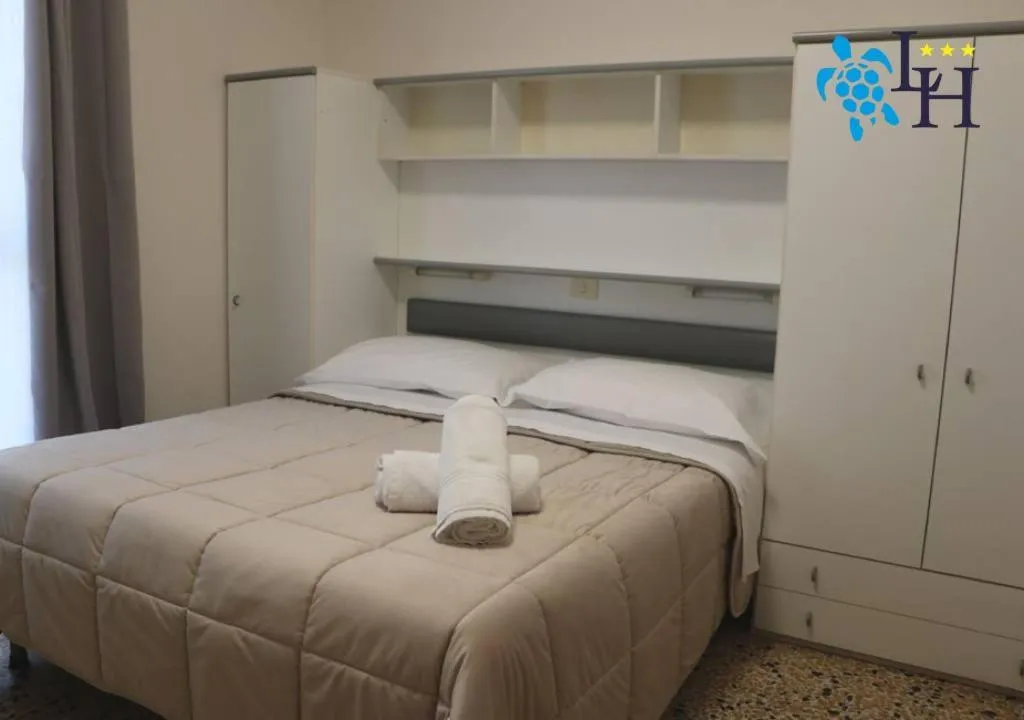 Bedroom, Bed in Hotel Lora RDA Luxury